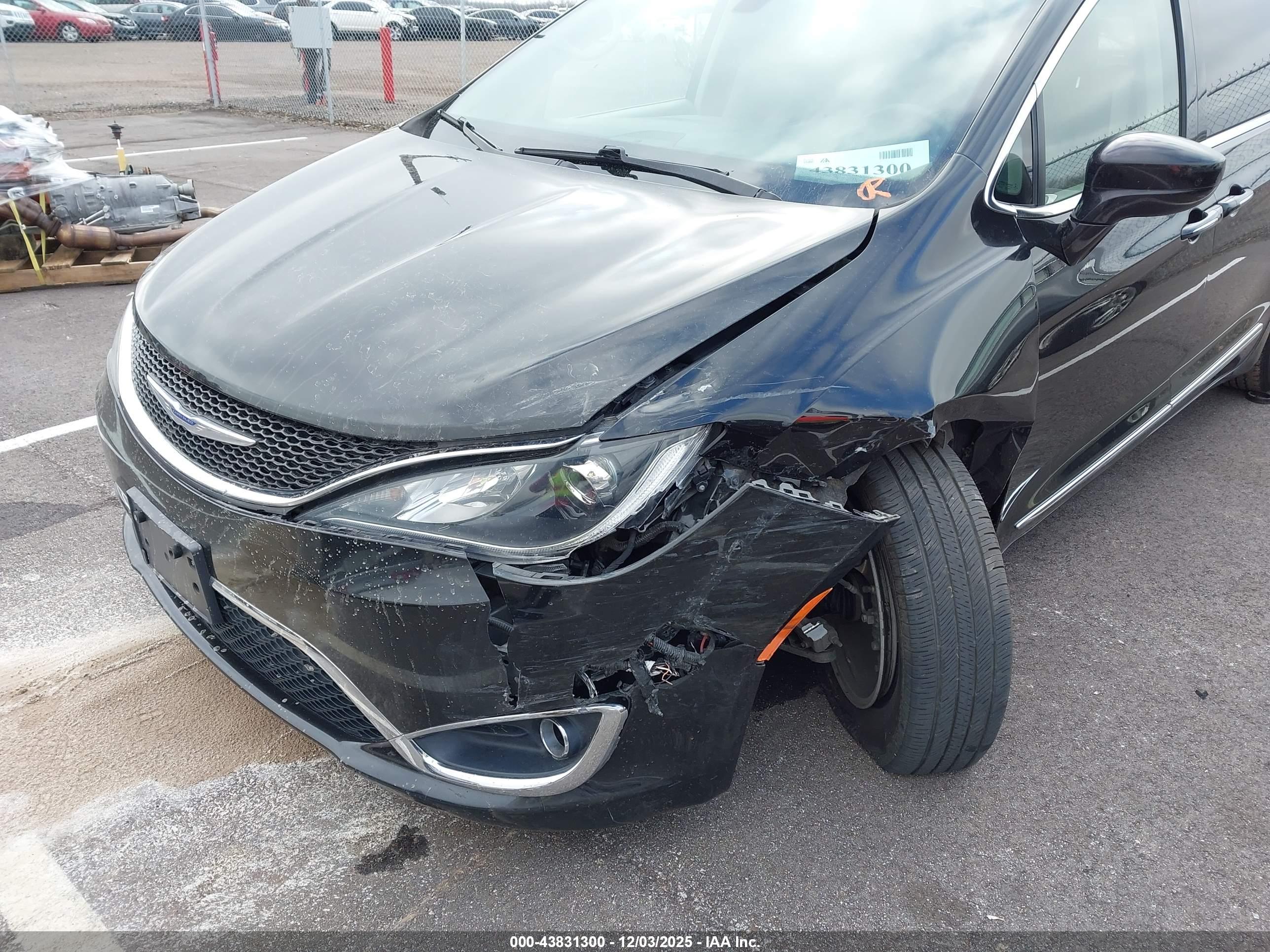 CHRYSLER PACIFICA image 6