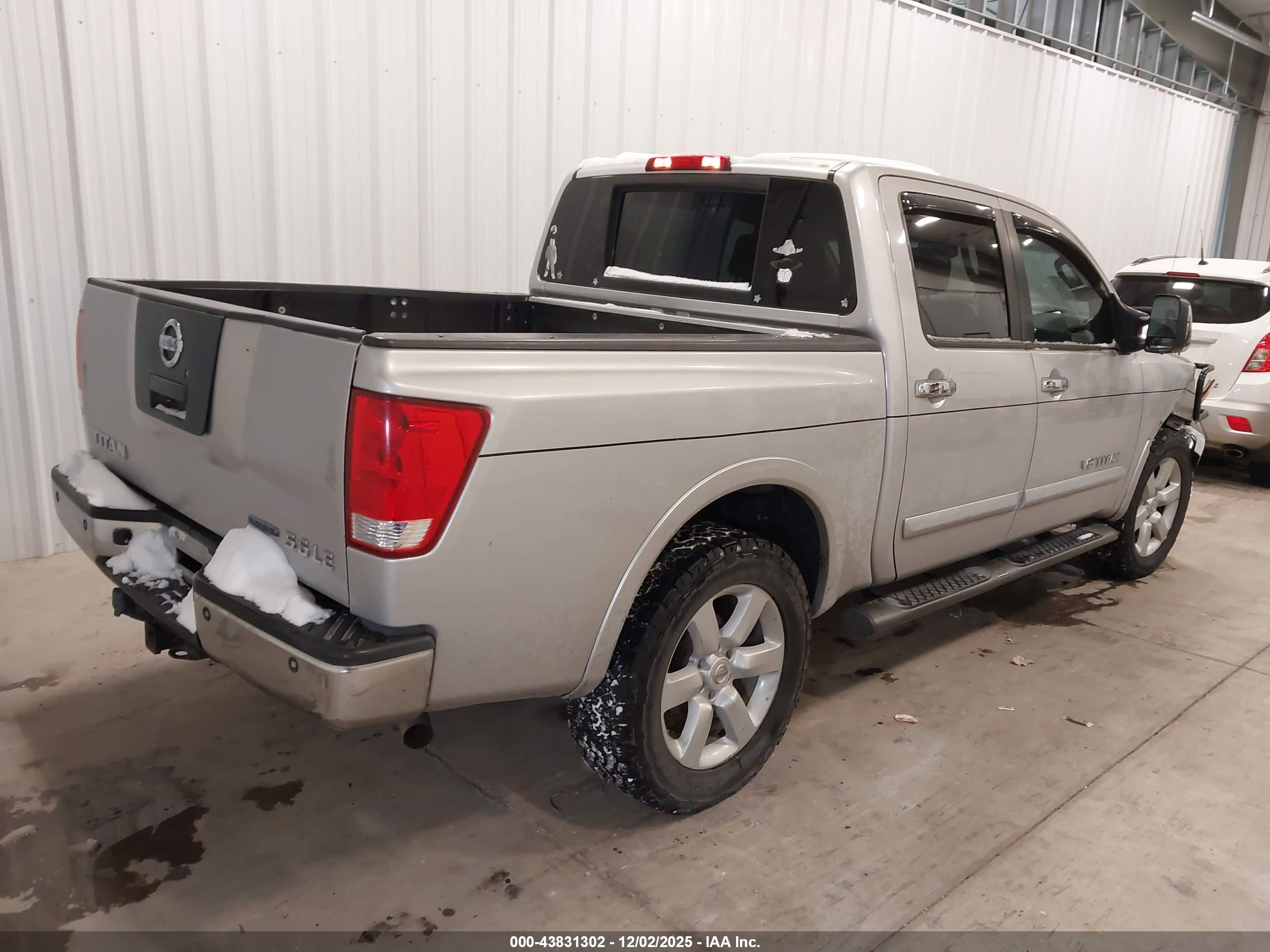 NISSAN TITAN image 4