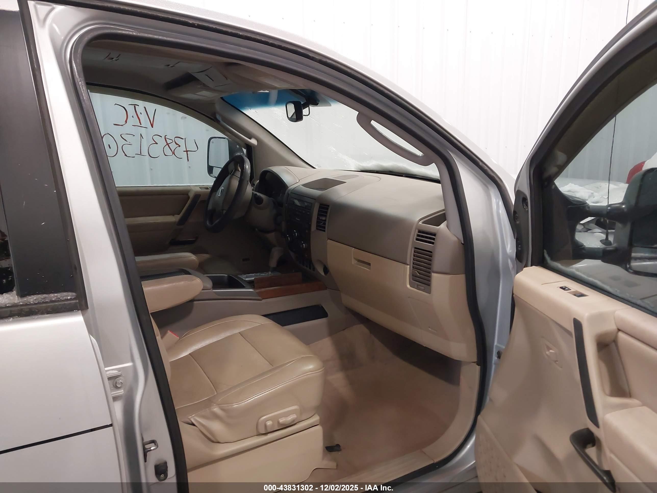 NISSAN TITAN image 5