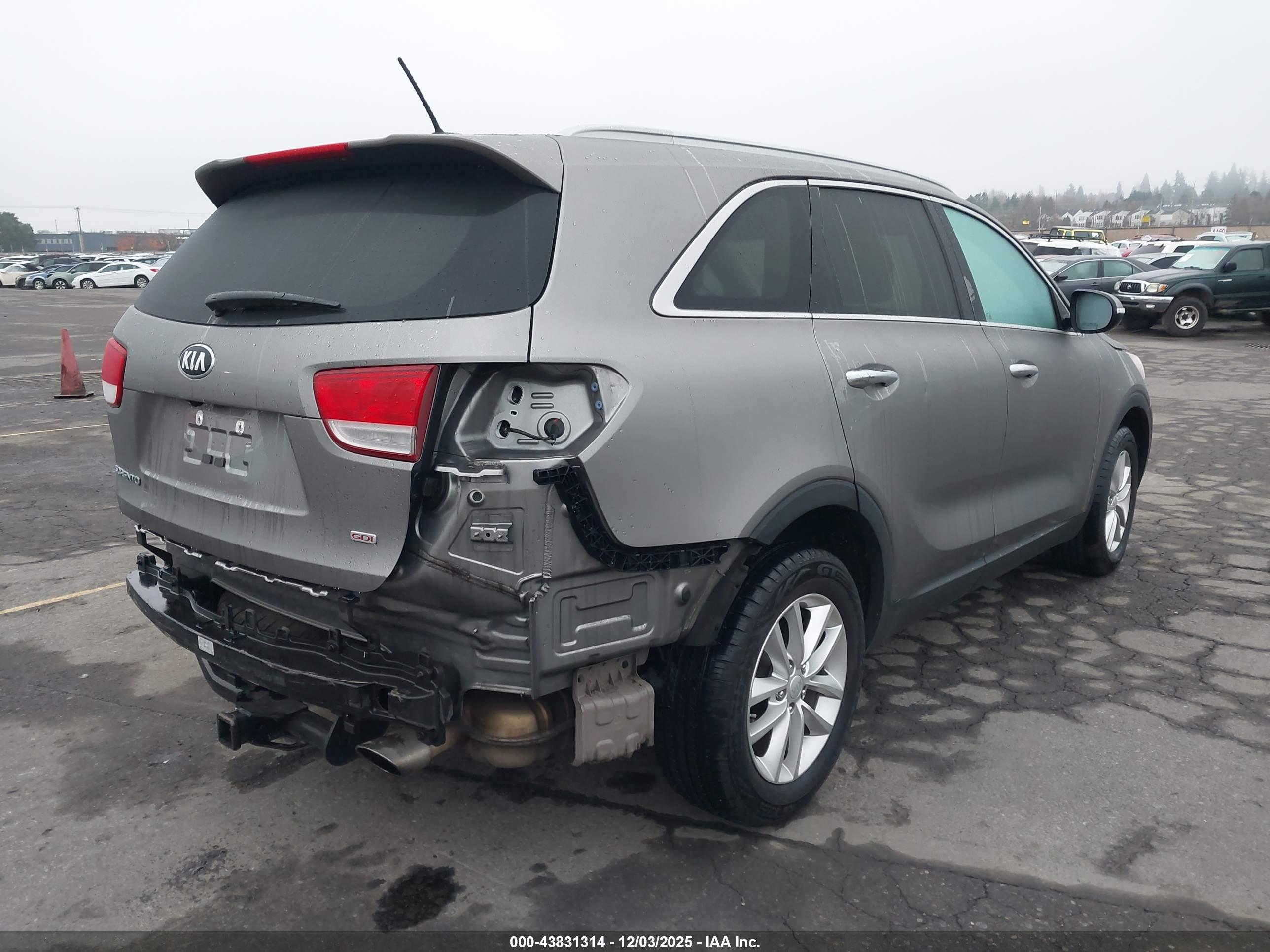 KIA SORENTO image 4
