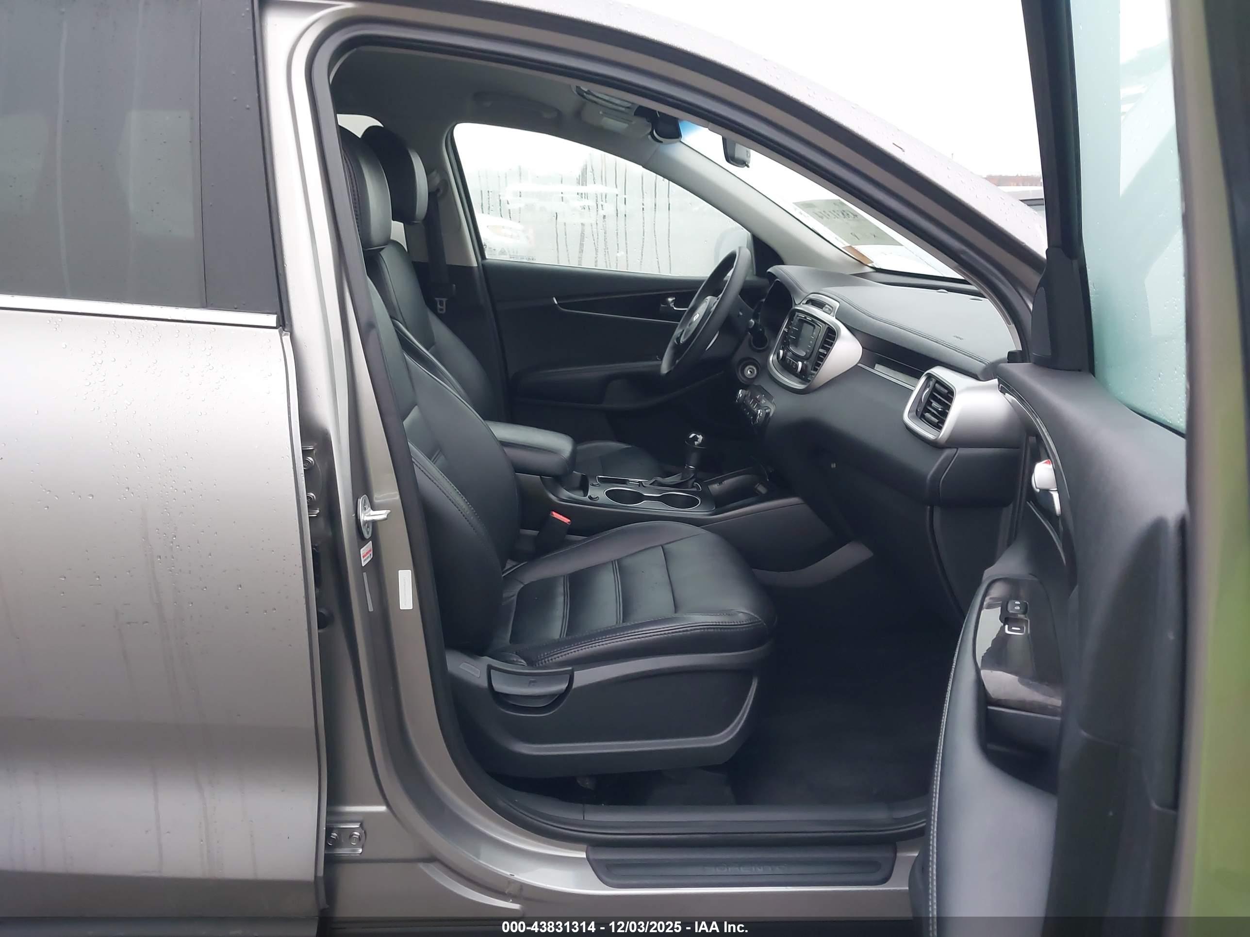 KIA SORENTO image 5