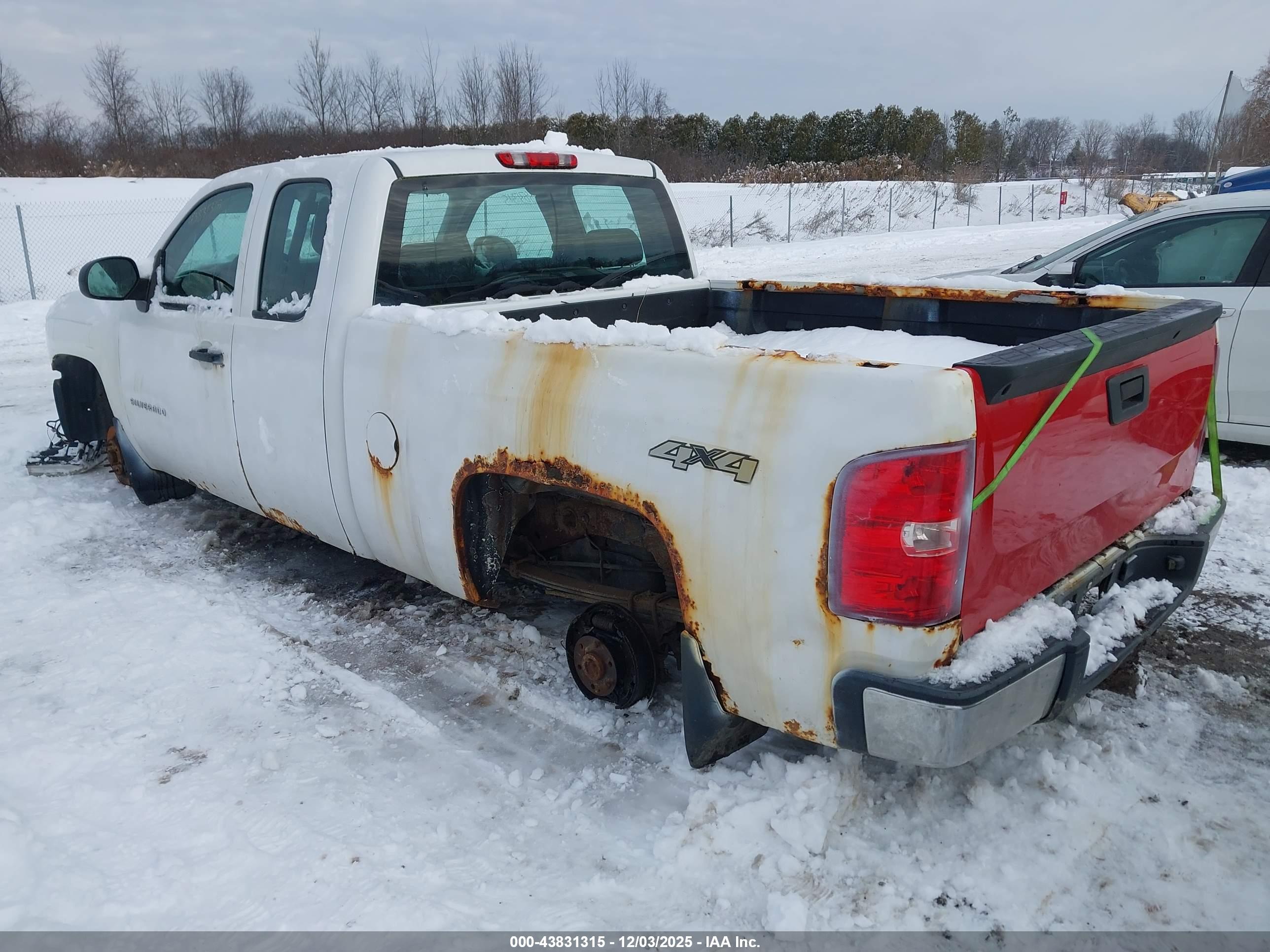 CHEVROLET SILVERADO image 3