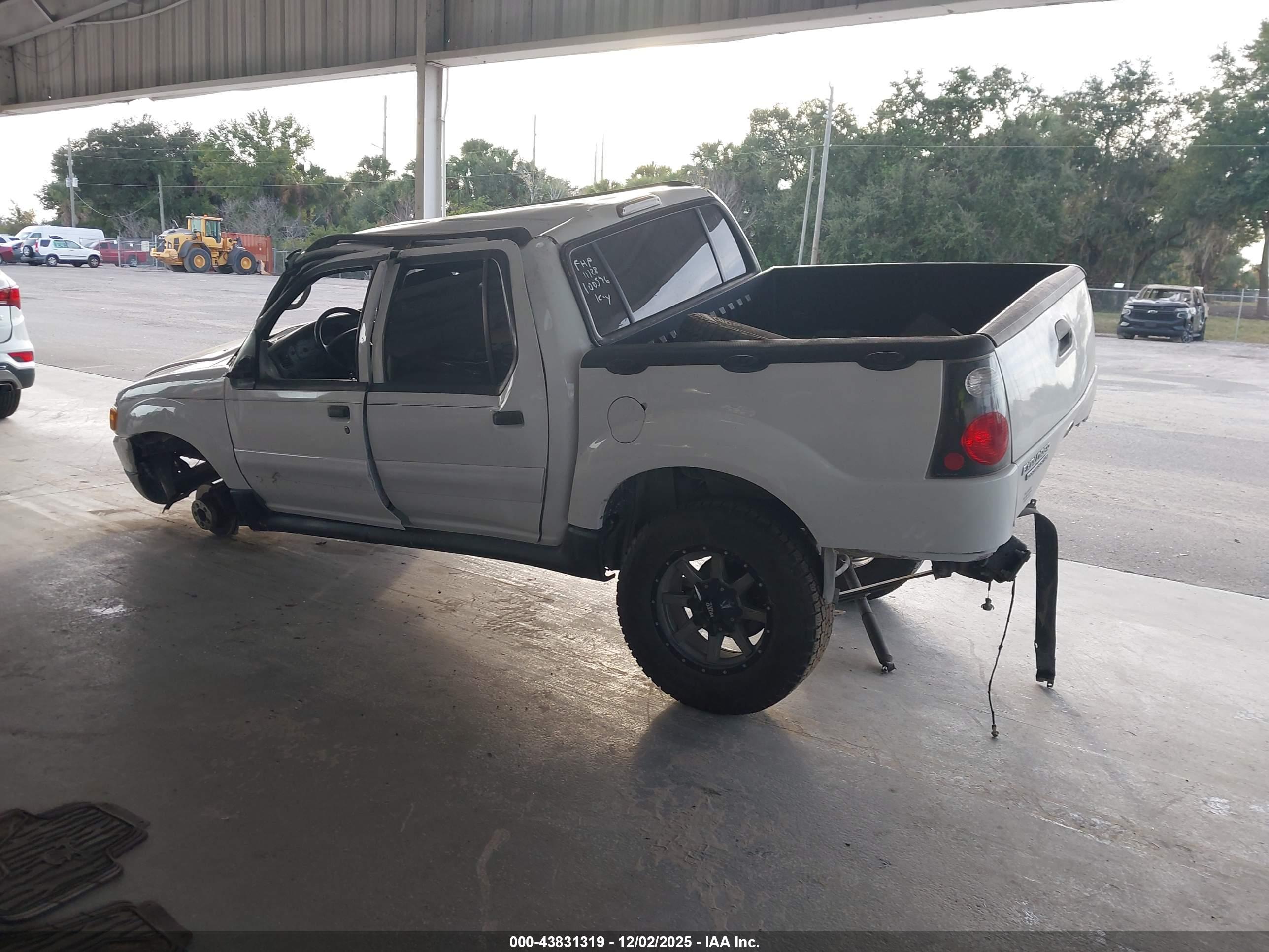 FORD EXPLORER image 3