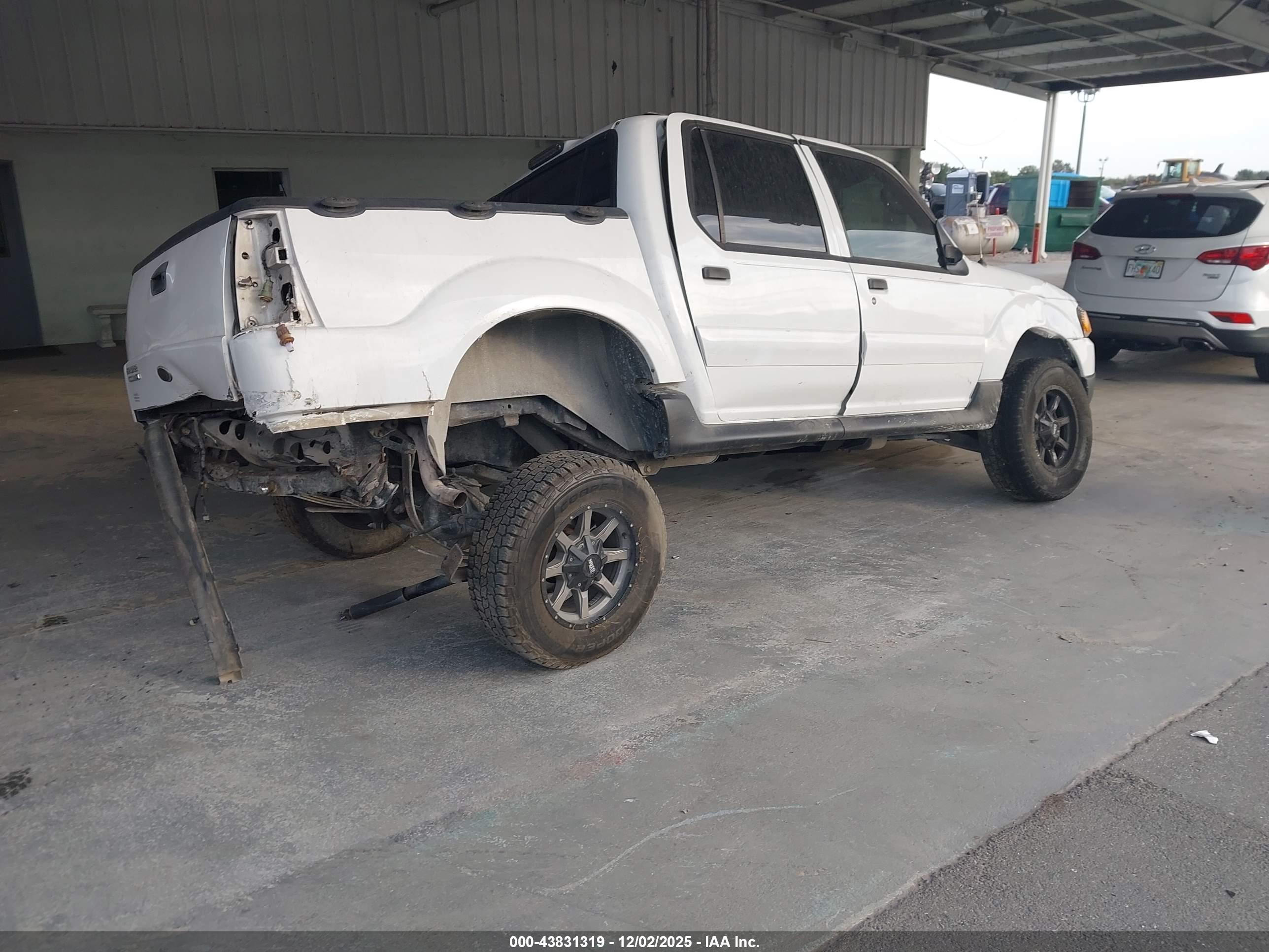 FORD EXPLORER image 4