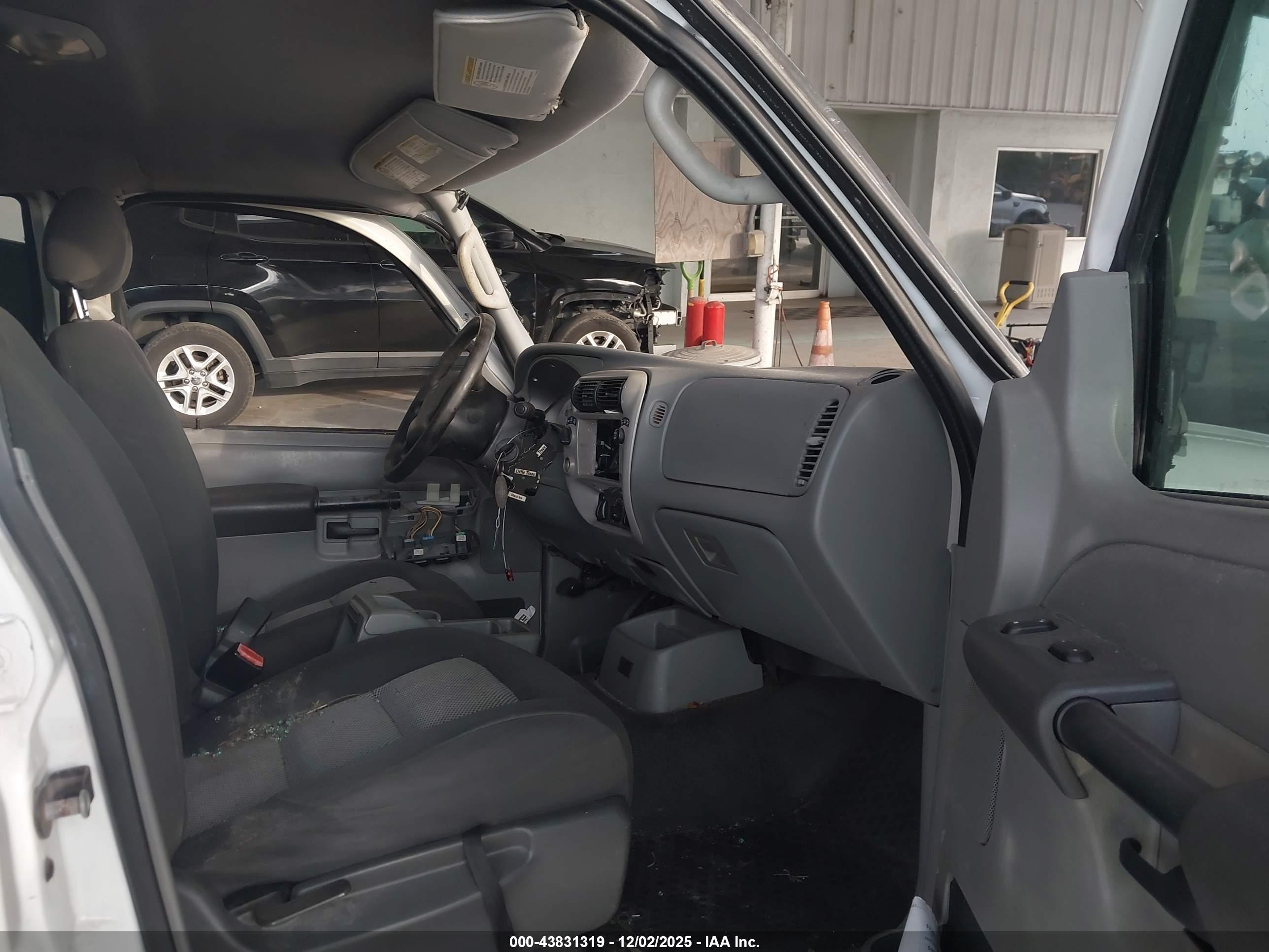 FORD EXPLORER image 5