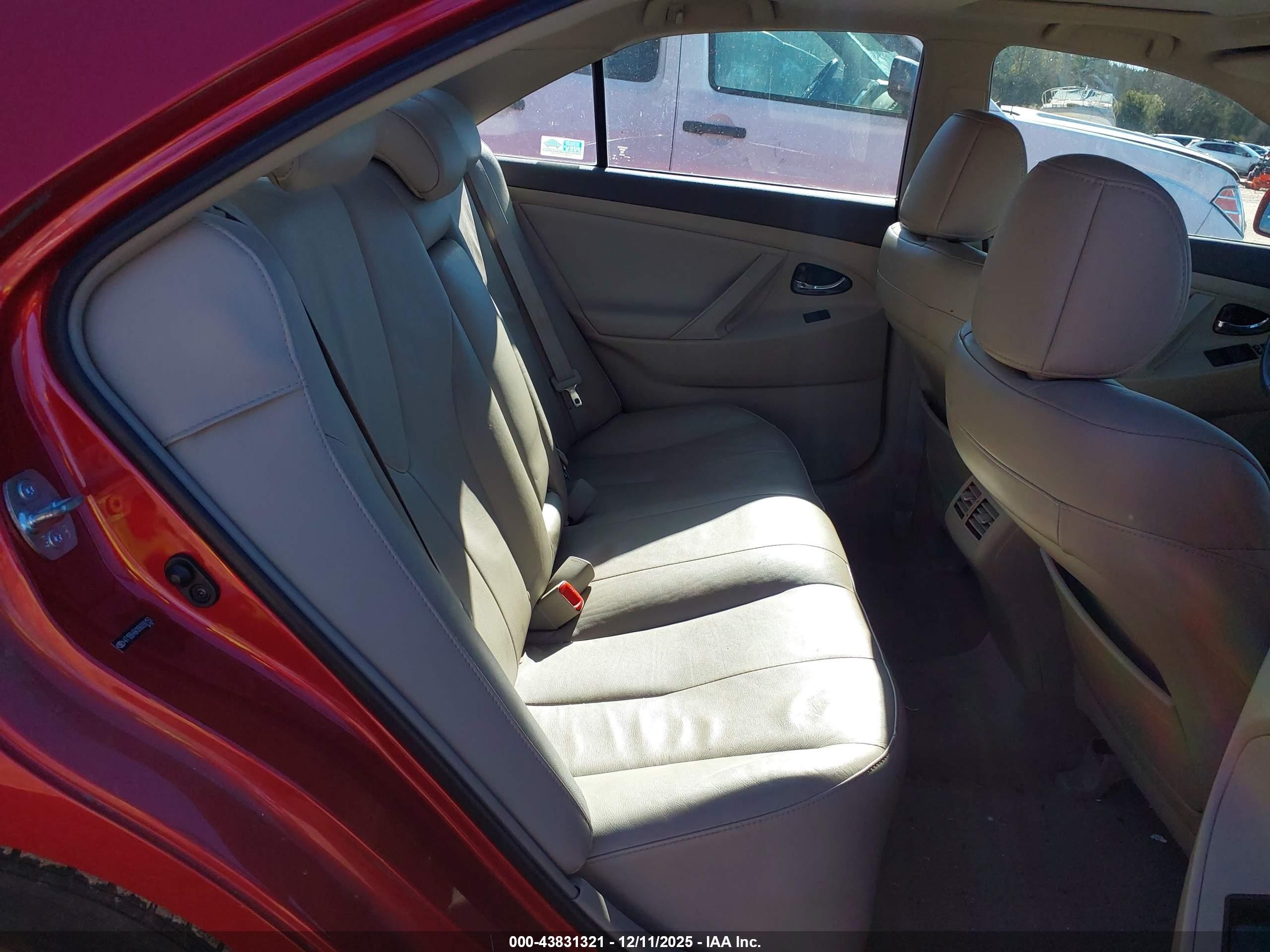 TOYOTA CAMRY image 8