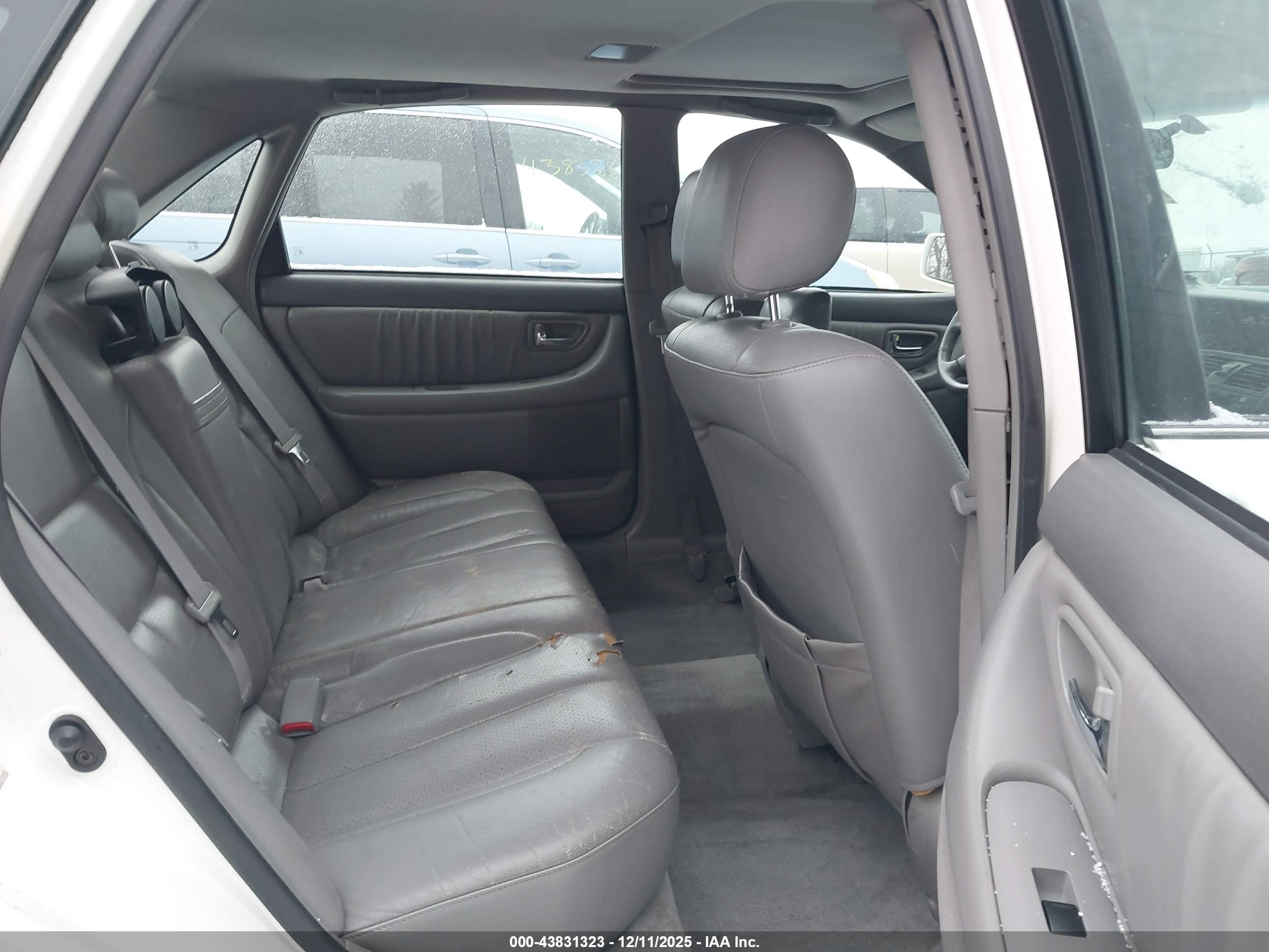 TOYOTA AVALON image 8