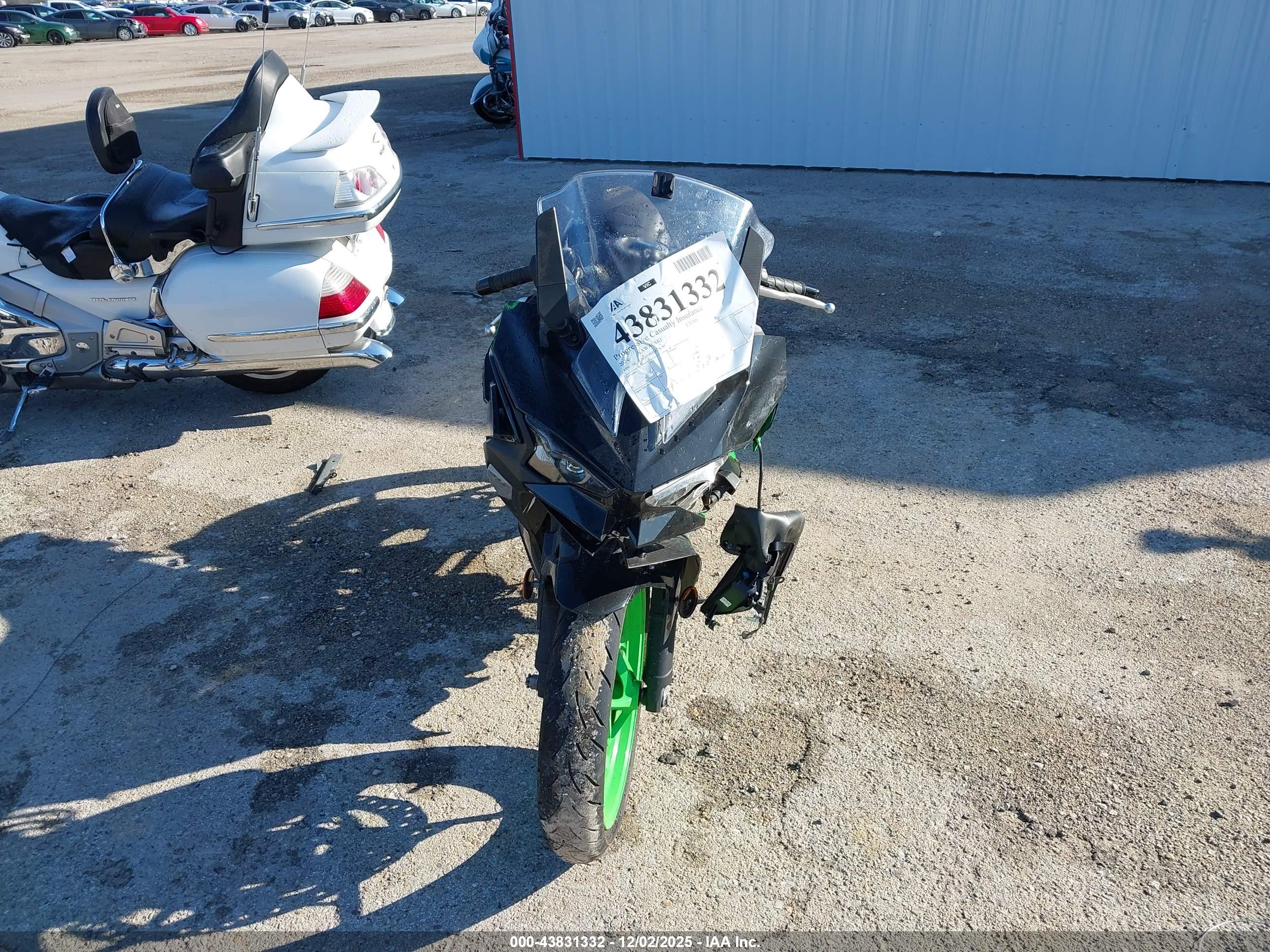 KAWASAKI EX500 image 5