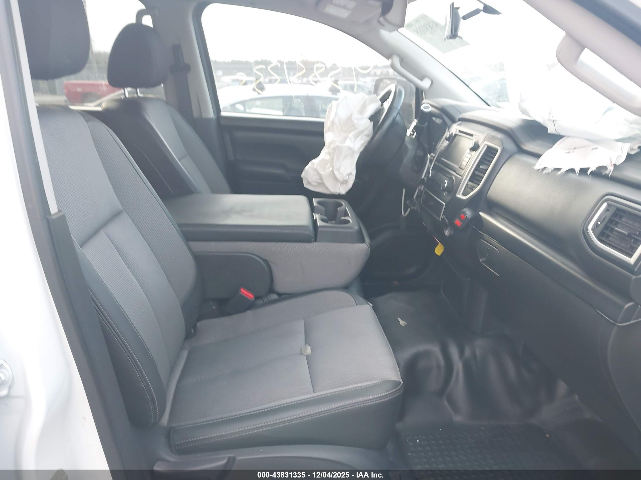 NISSAN TITAN image 5