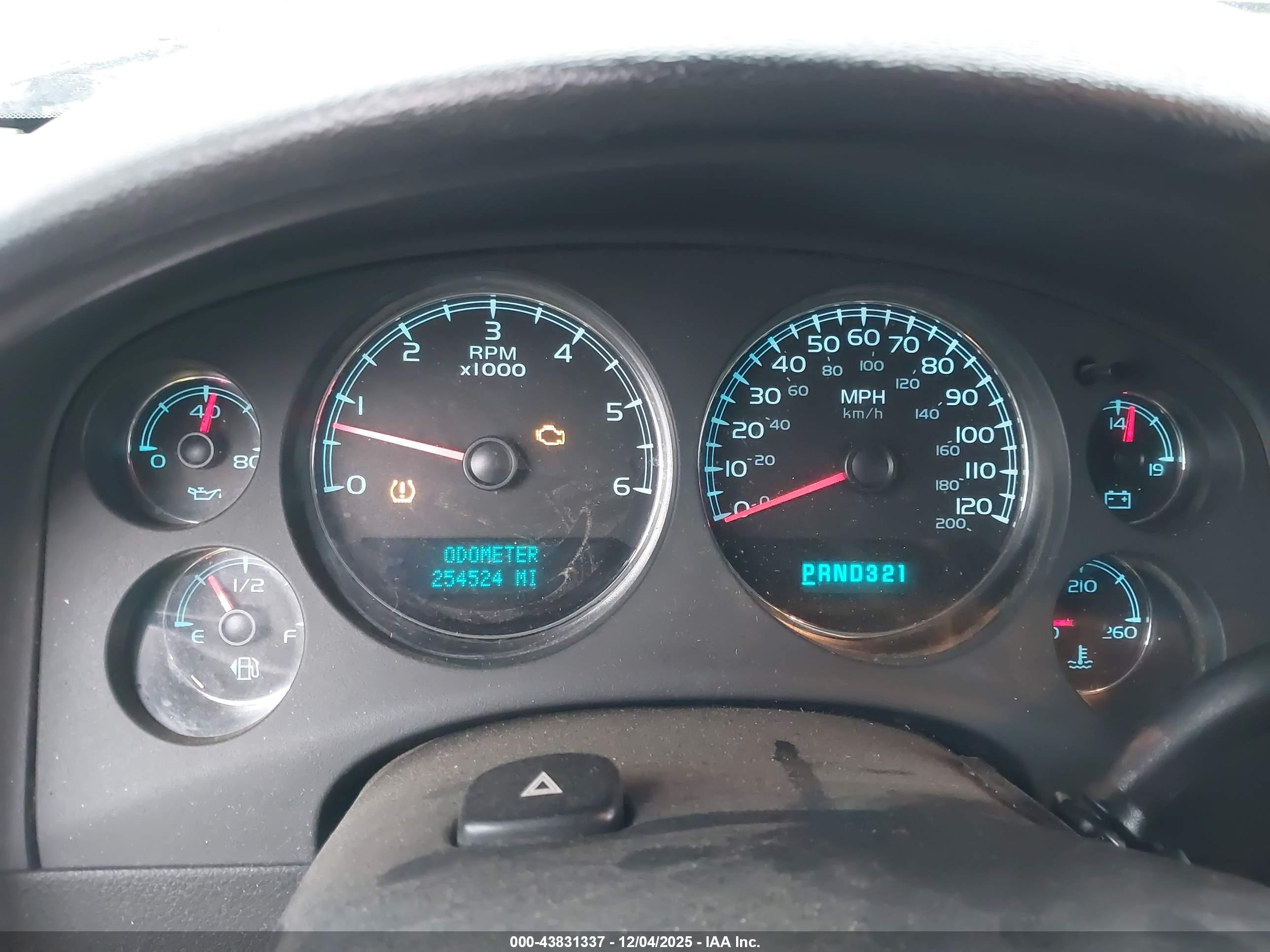 CHEVROLET SUBURBAN image 7