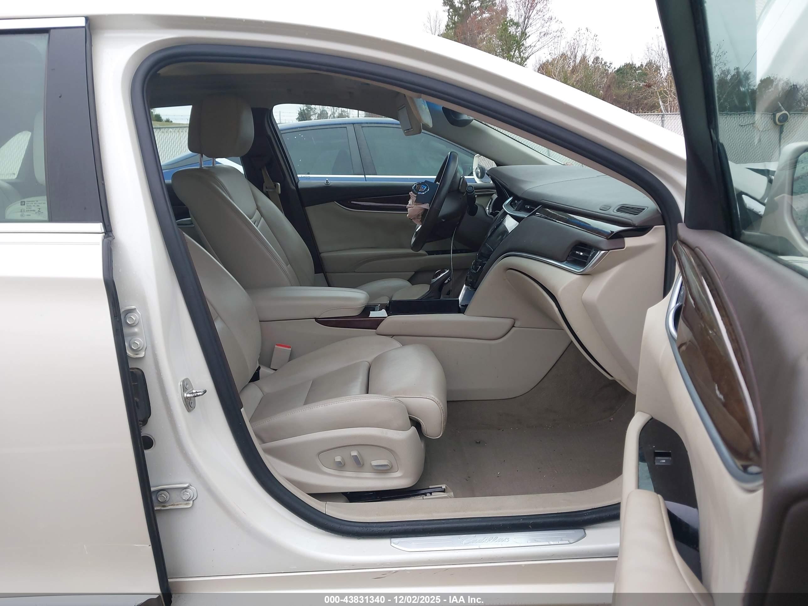 CADILLAC XTS image 5