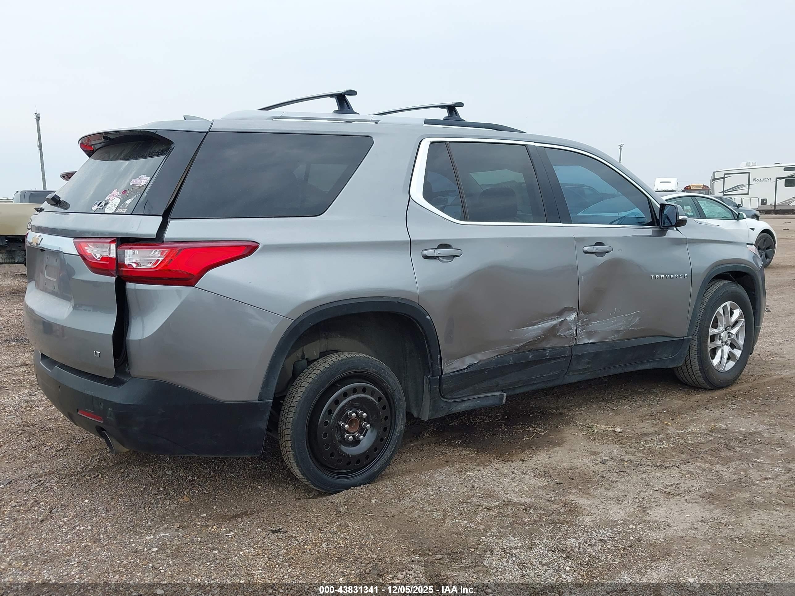 CHEVROLET TRAVERSE image 4