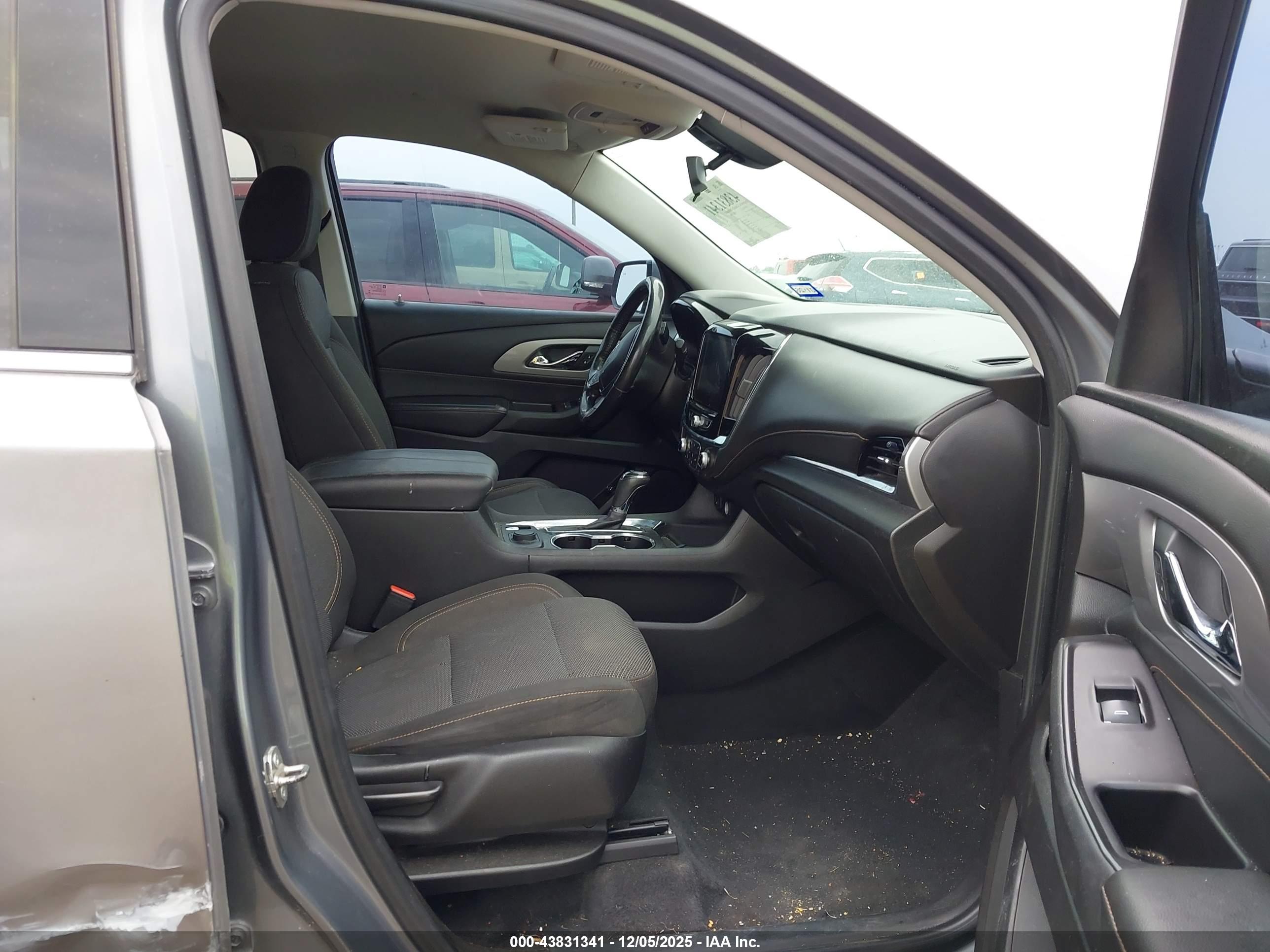 CHEVROLET TRAVERSE image 5
