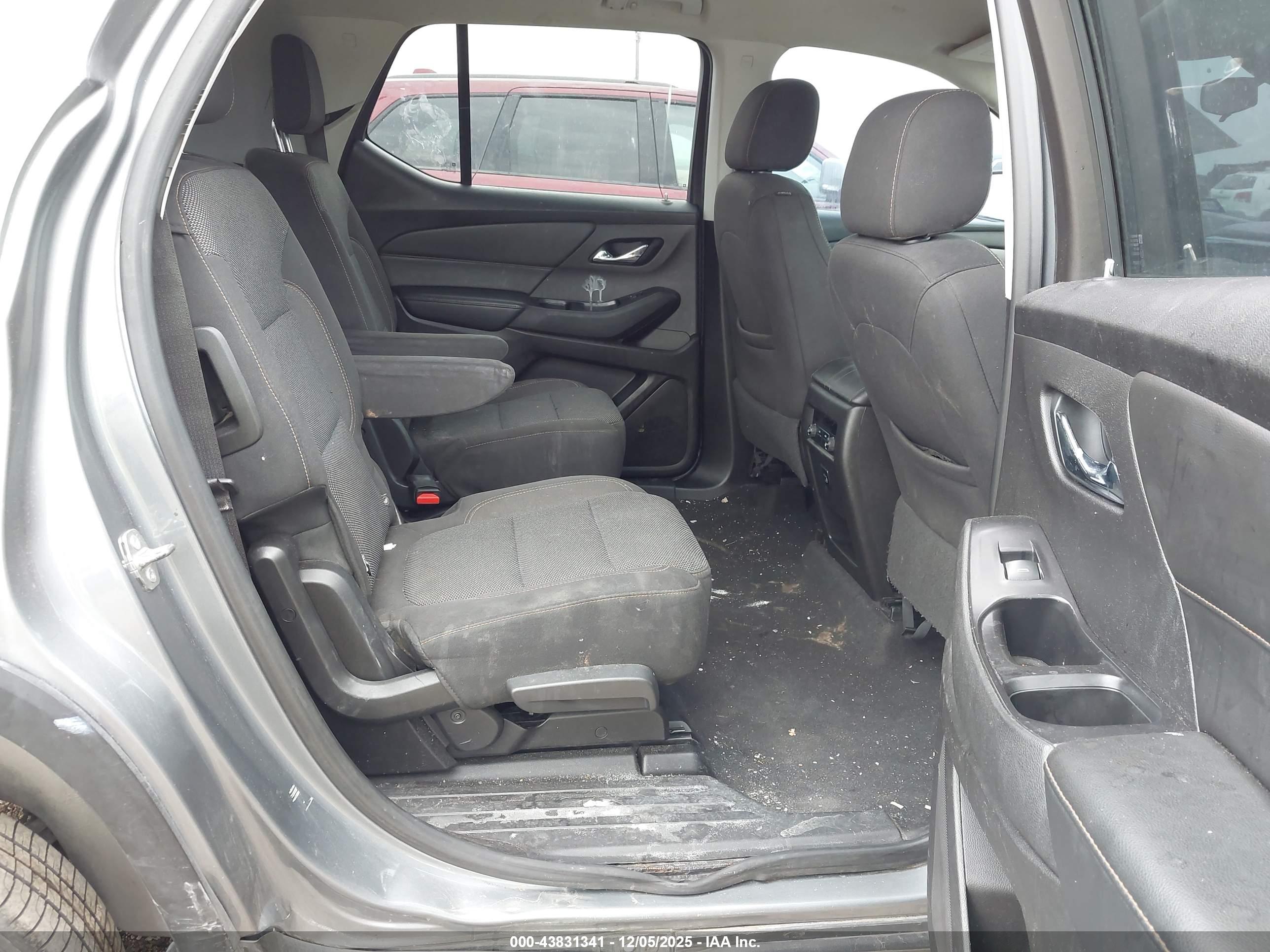 CHEVROLET TRAVERSE image 8