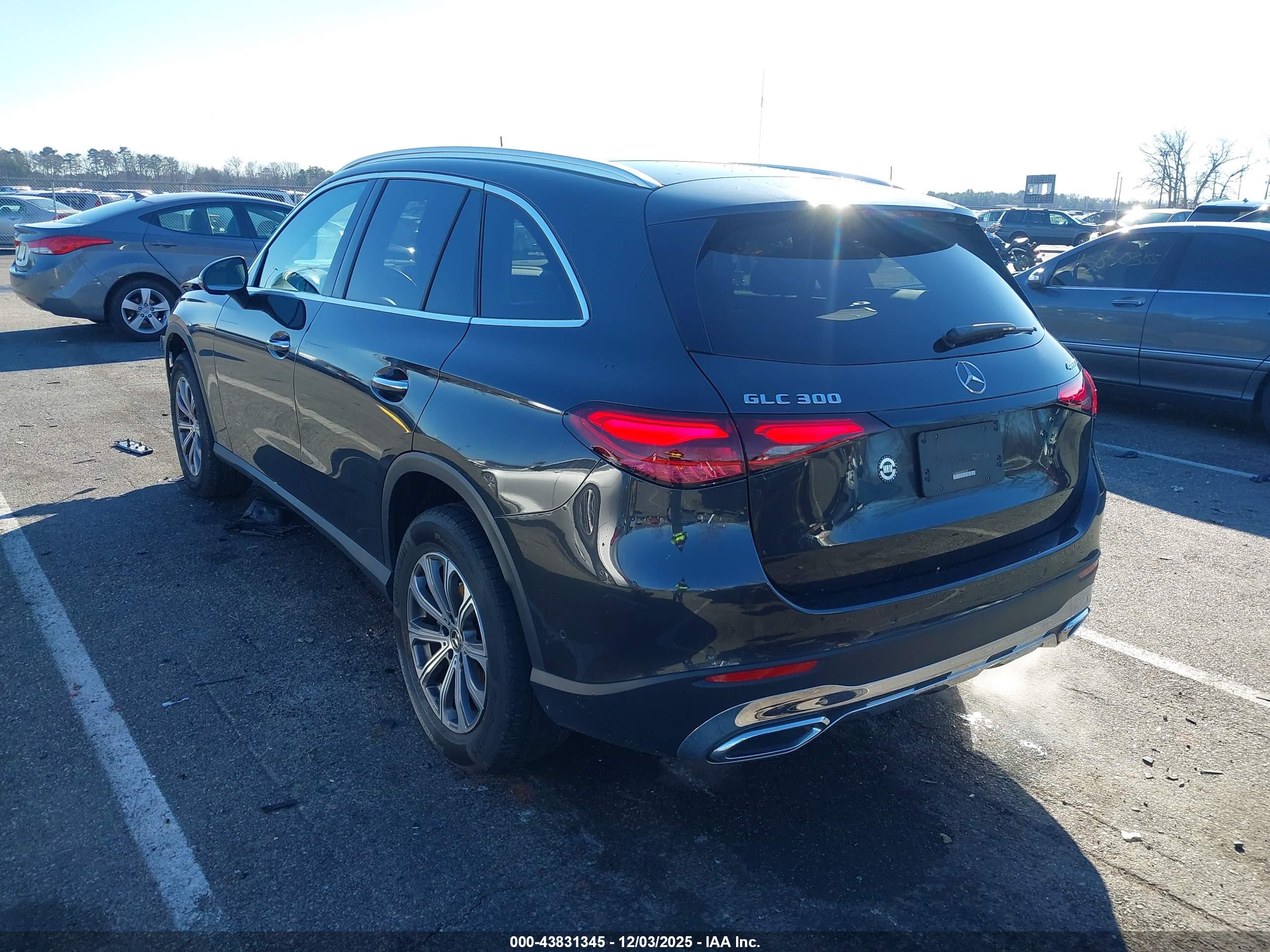 MERCEDES-BENZ GLC image 3