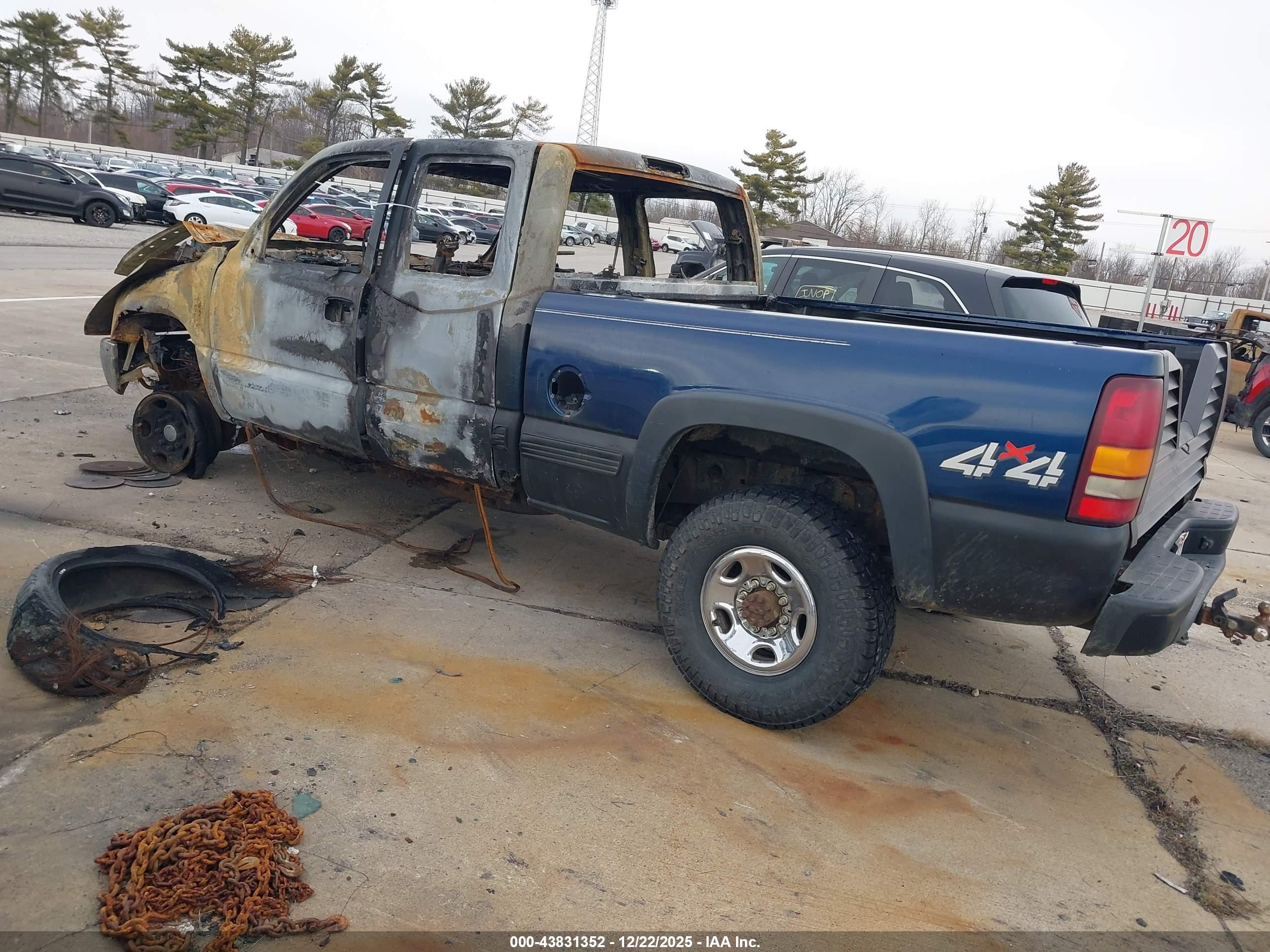 CHEVROLET SILVERADO image 3