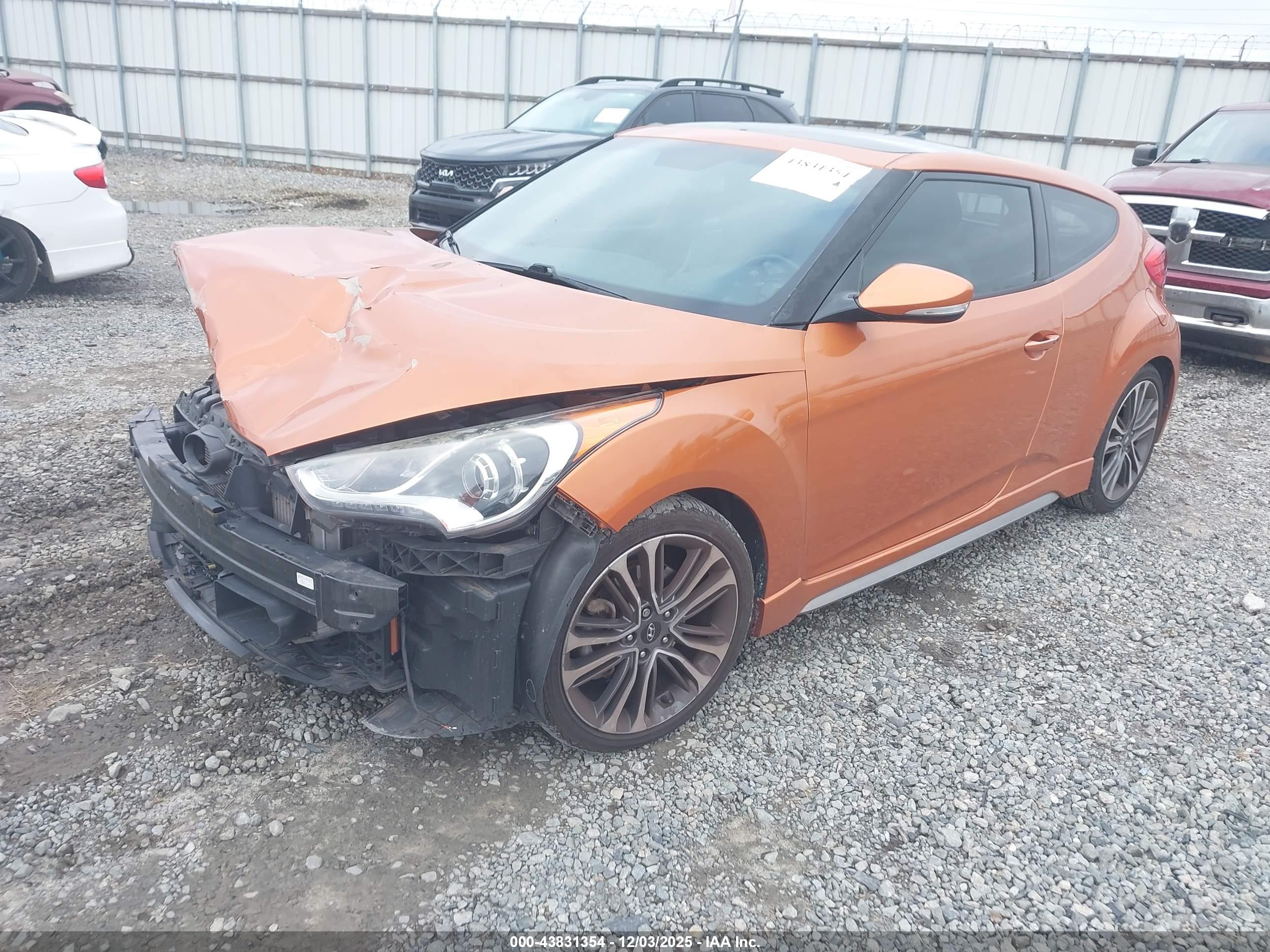 HYUNDAI VELOSTER image 2