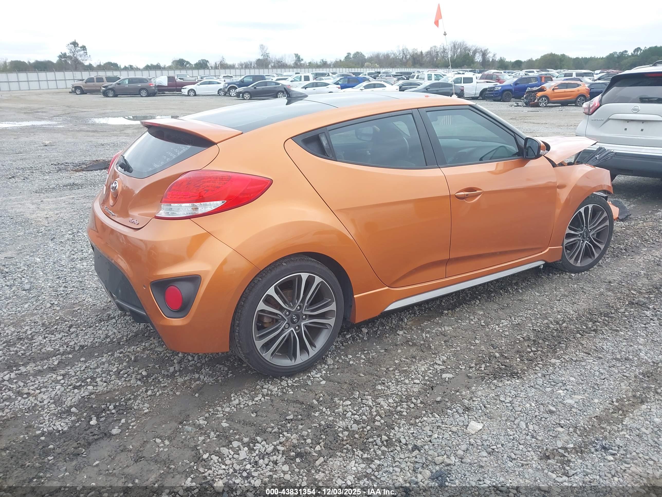 HYUNDAI VELOSTER image 4