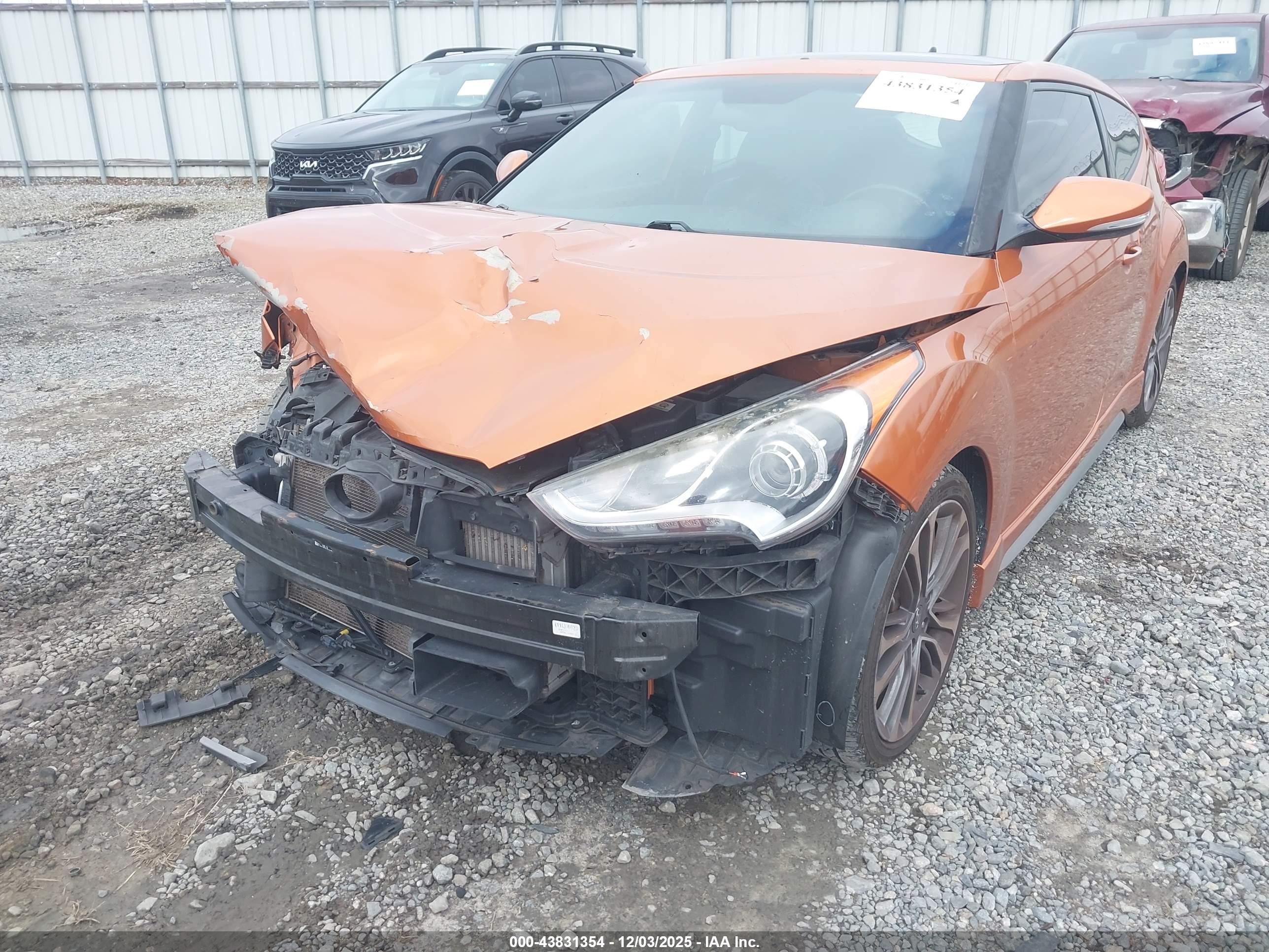 HYUNDAI VELOSTER image 6