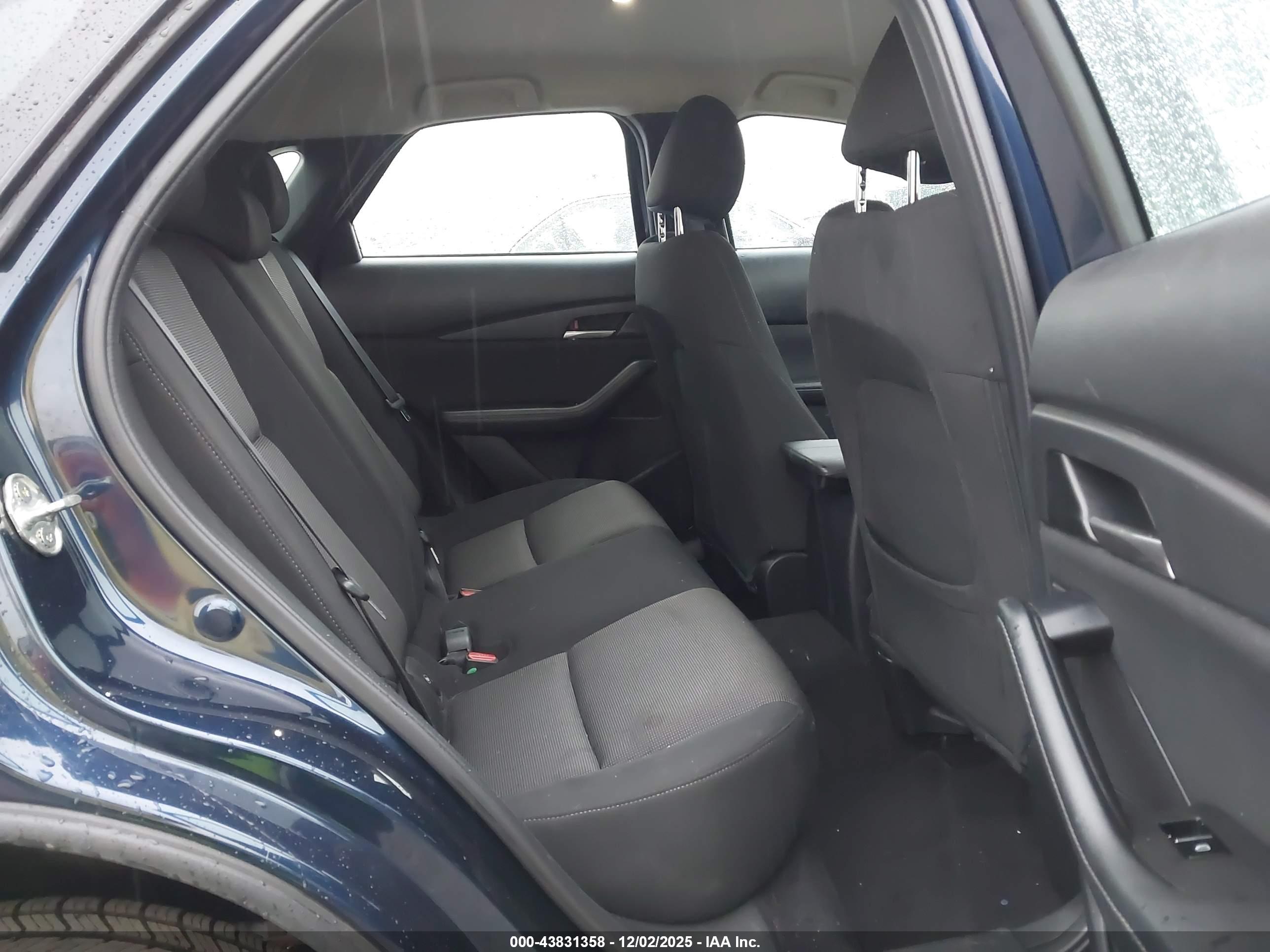 MAZDA CX-30 image 8