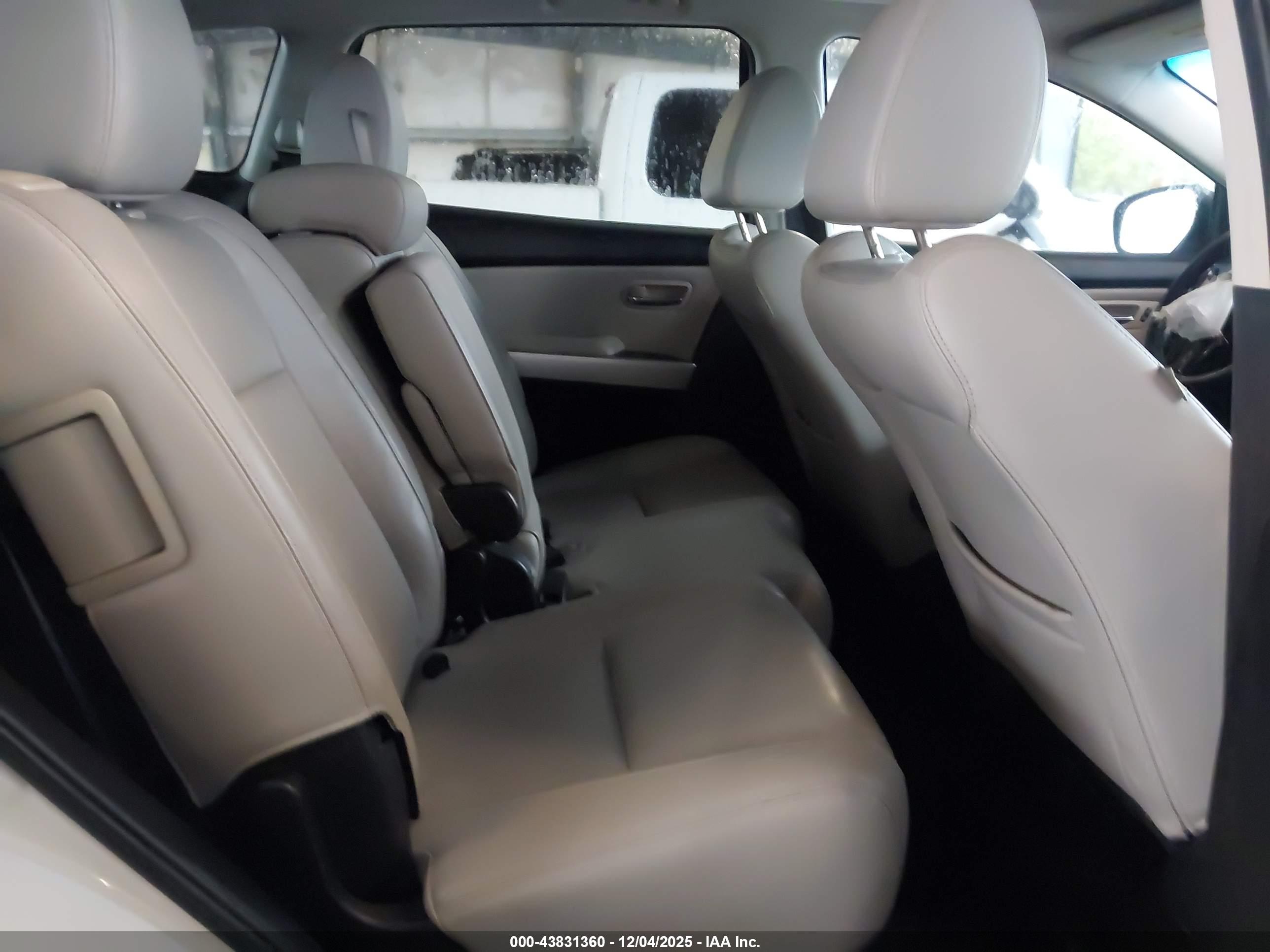 MAZDA CX-9 image 8