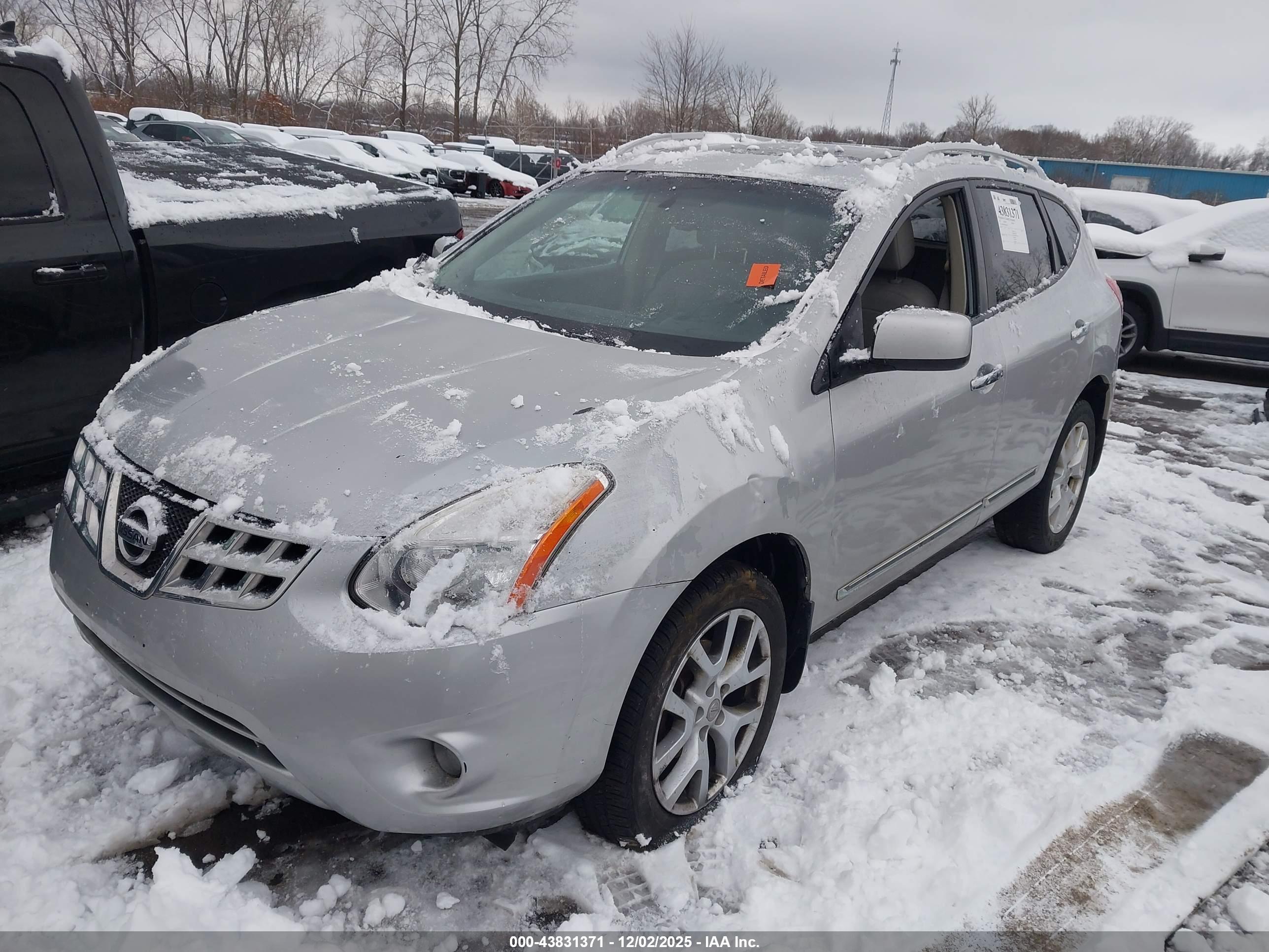 NISSAN ROGUE image 2