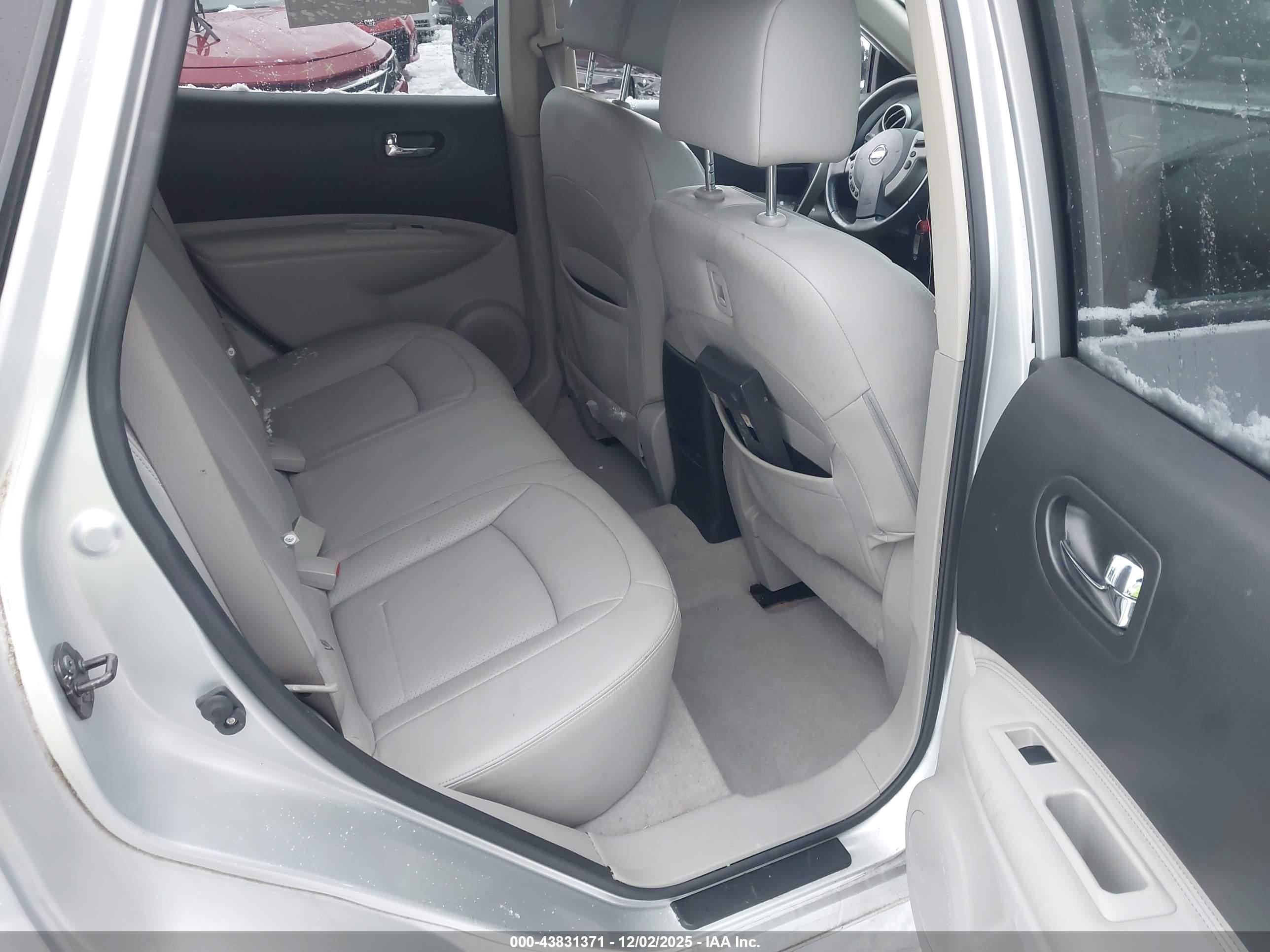 NISSAN ROGUE image 8