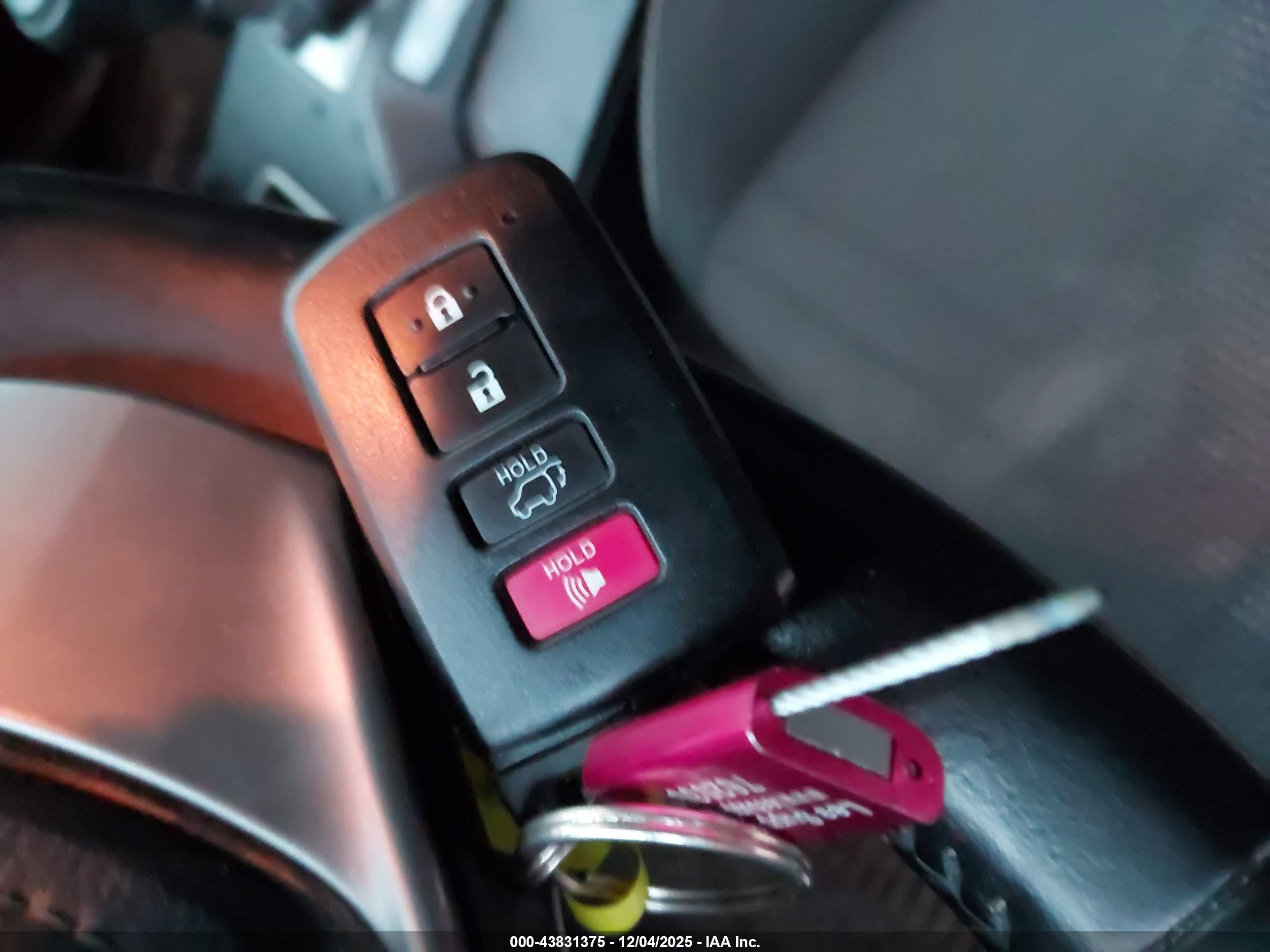 TOYOTA RAV4 image 11