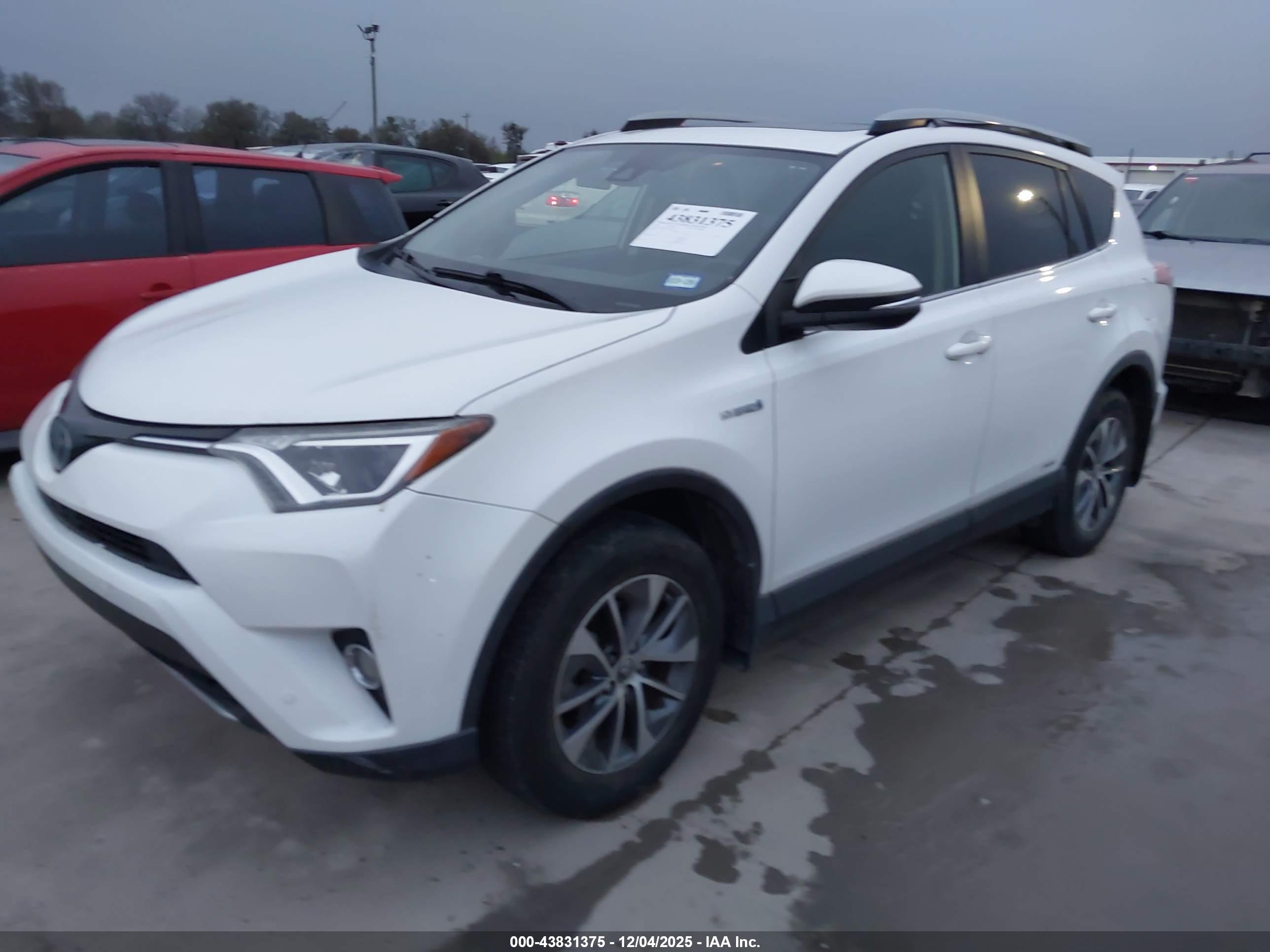 TOYOTA RAV4 image 2