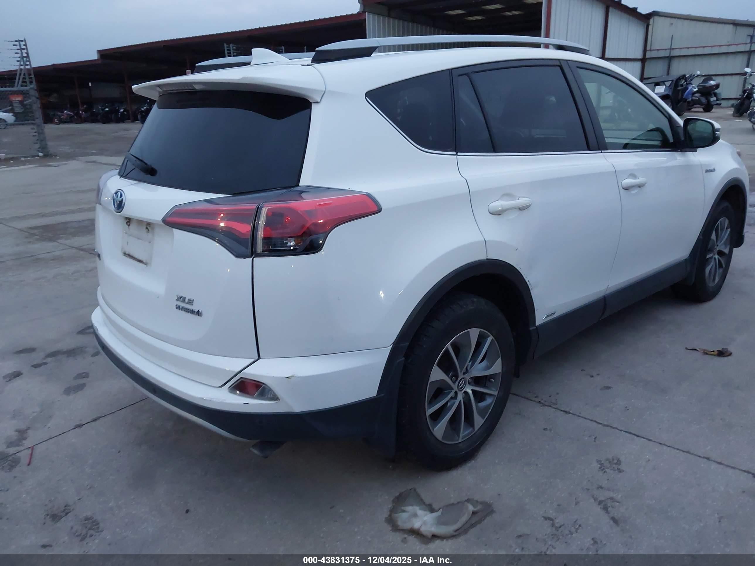TOYOTA RAV4 image 4