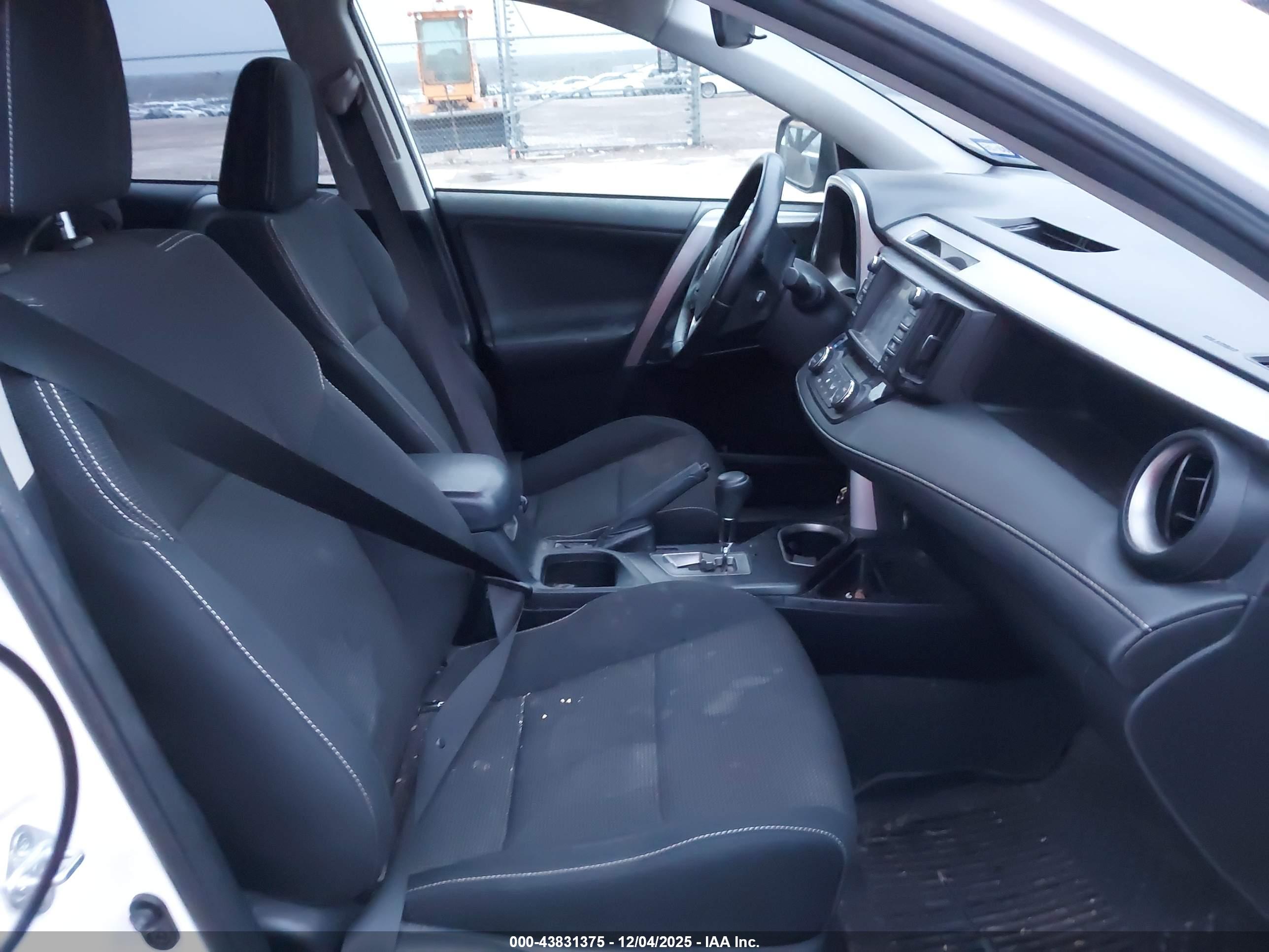 TOYOTA RAV4 image 5