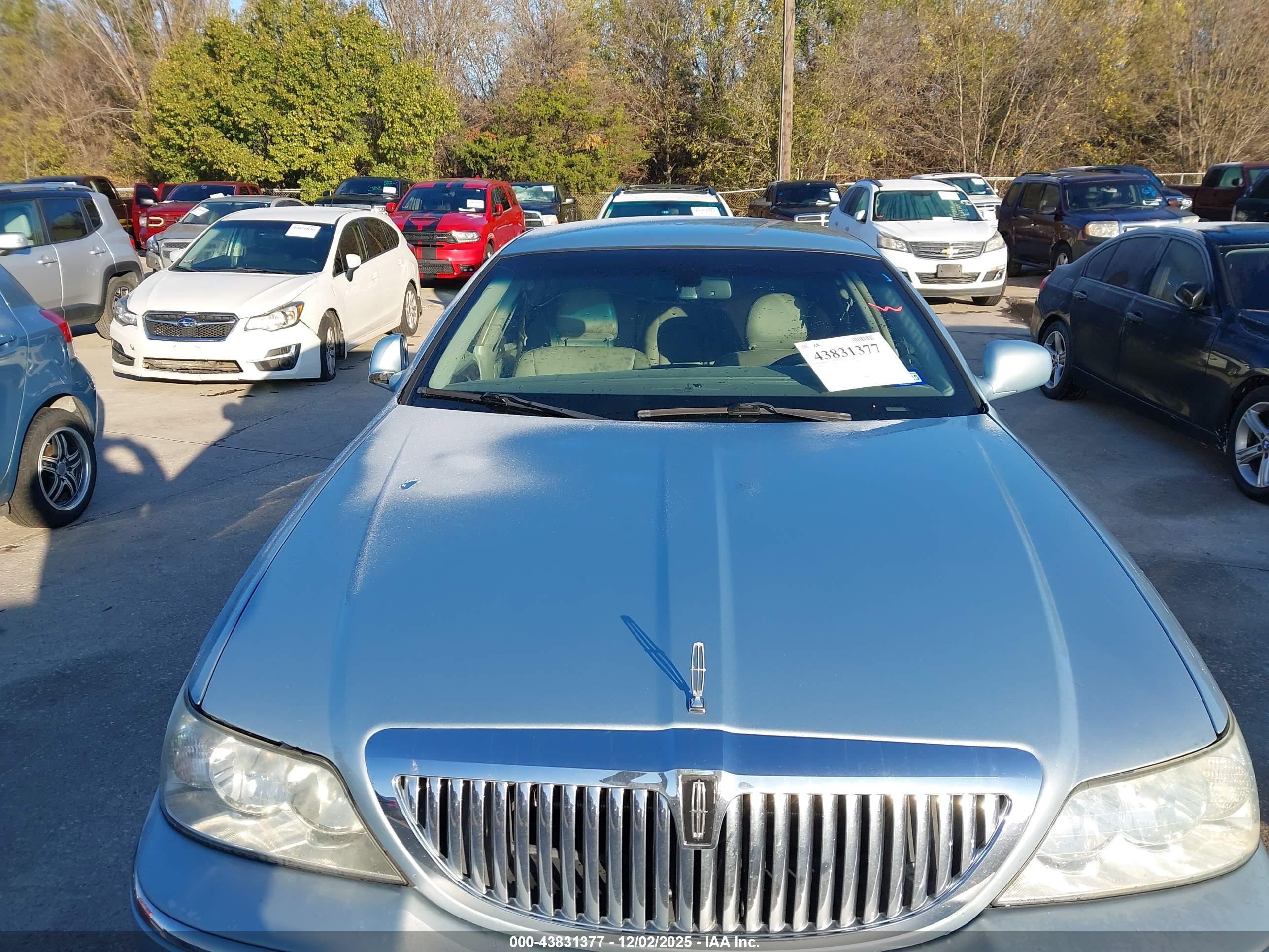 LINCOLN TOWN image 6