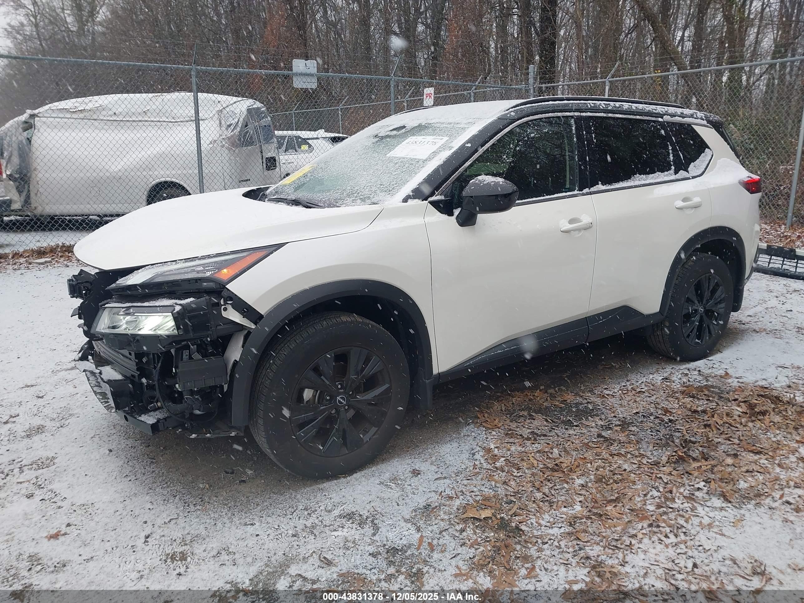 NISSAN ROGUE image 2