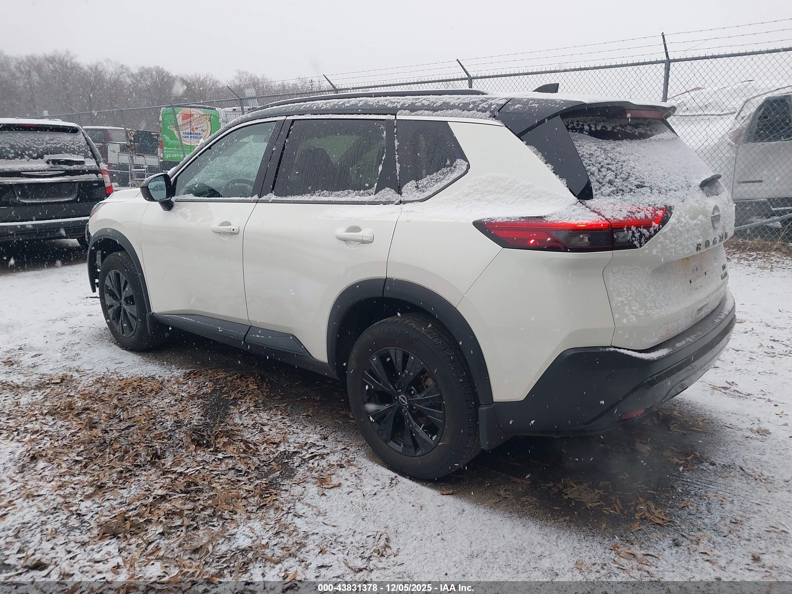 NISSAN ROGUE image 3