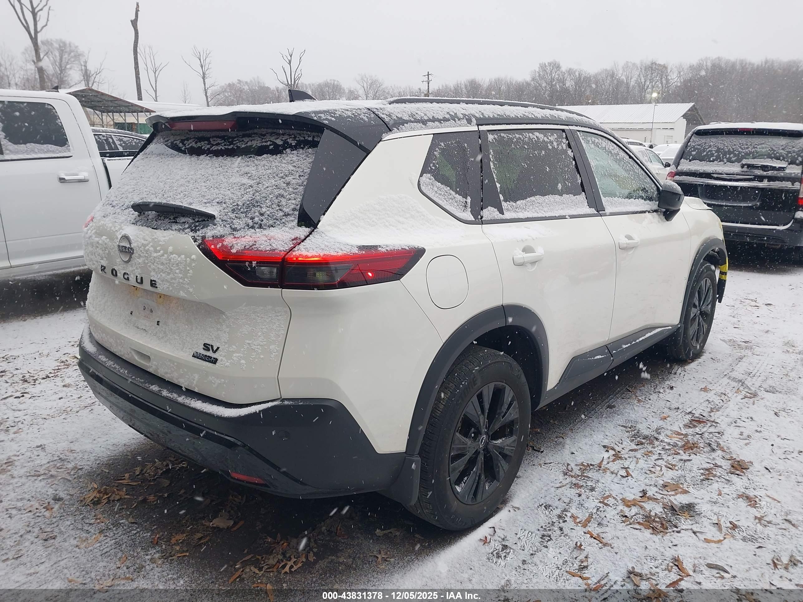 NISSAN ROGUE image 4