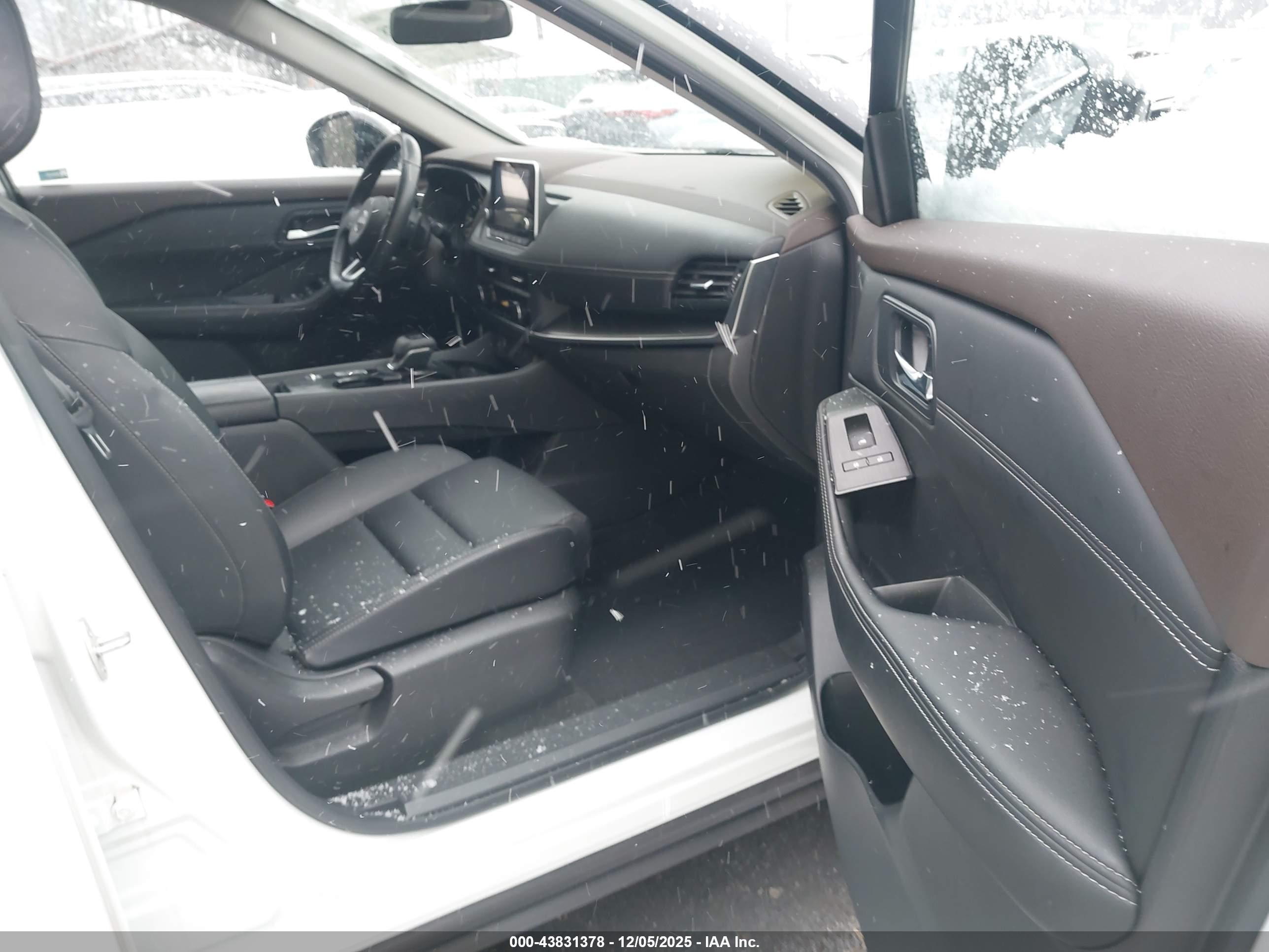 NISSAN ROGUE image 5