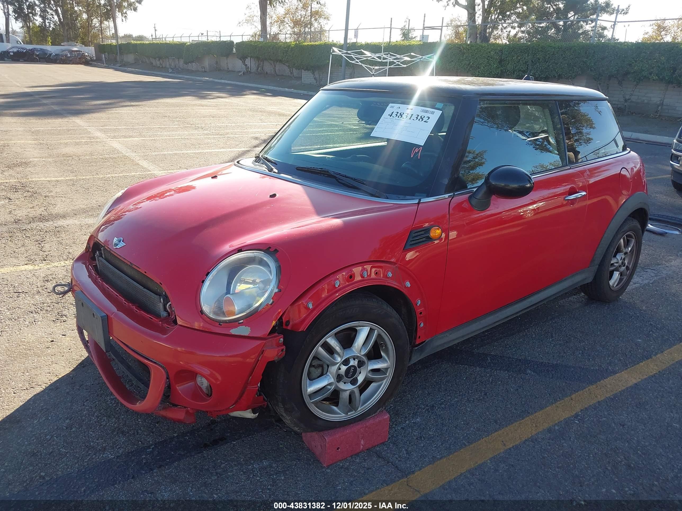 MINI COOPER image 2