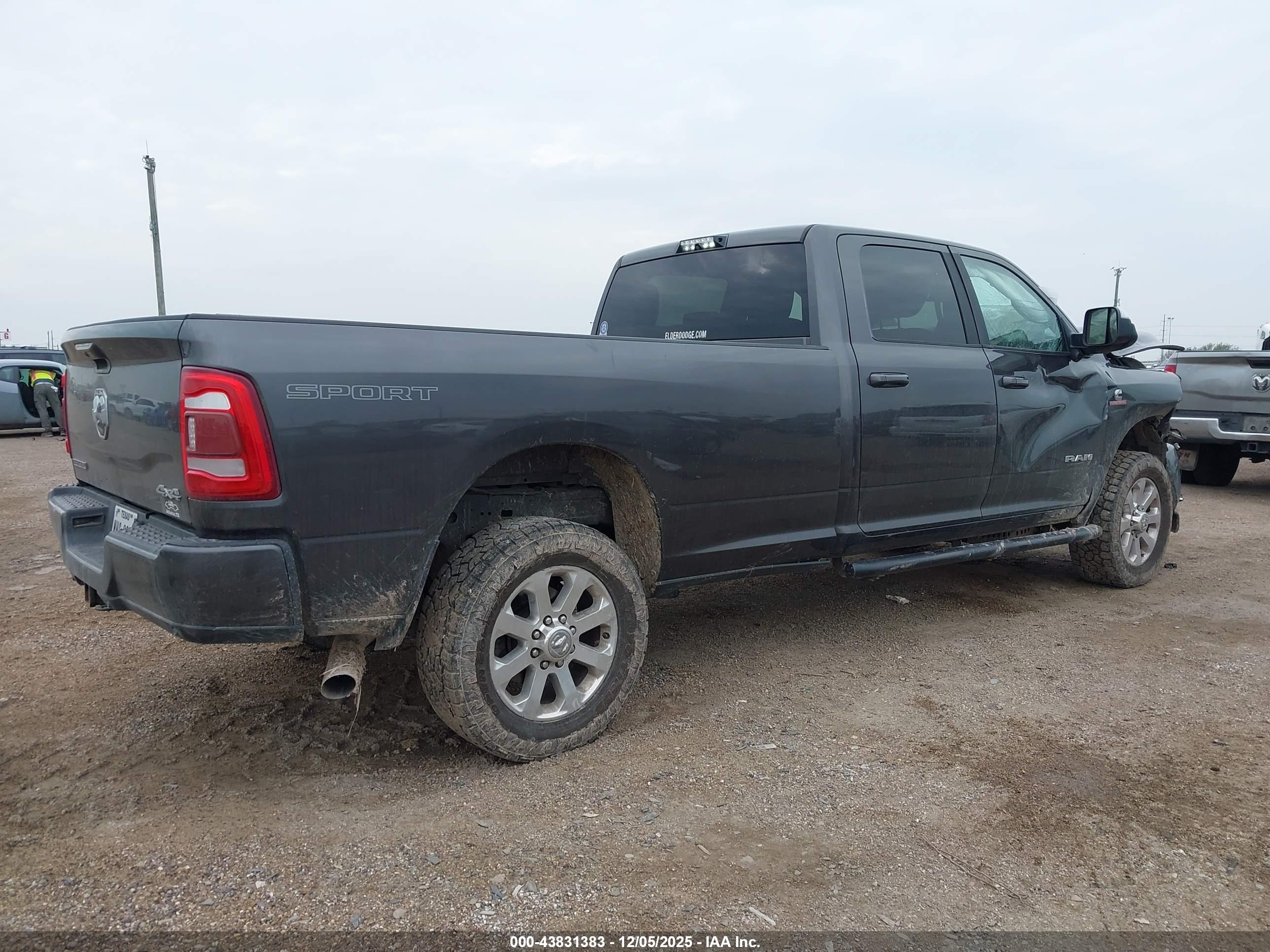 RAM 2500 image 4