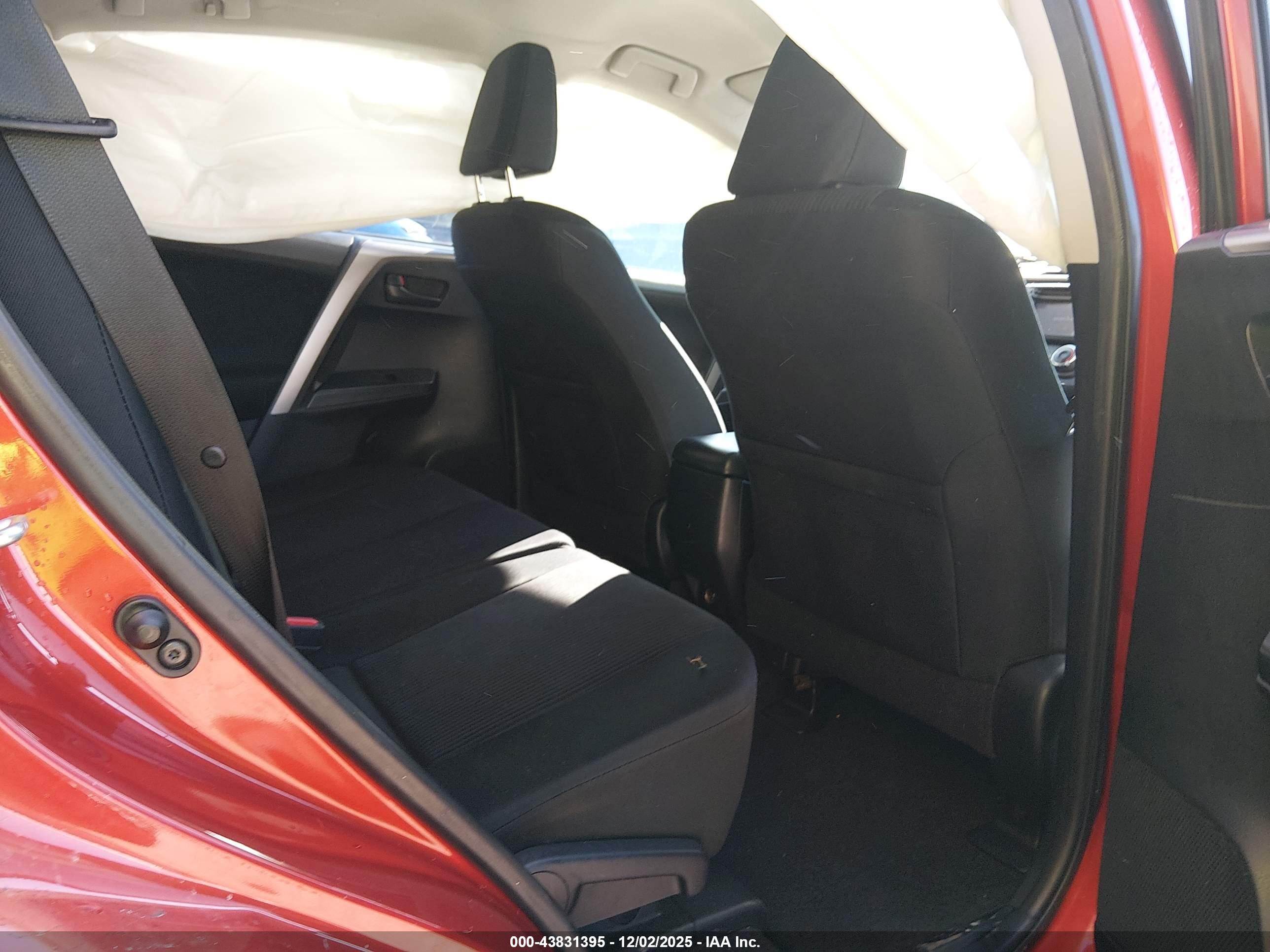 TOYOTA RAV4 image 8