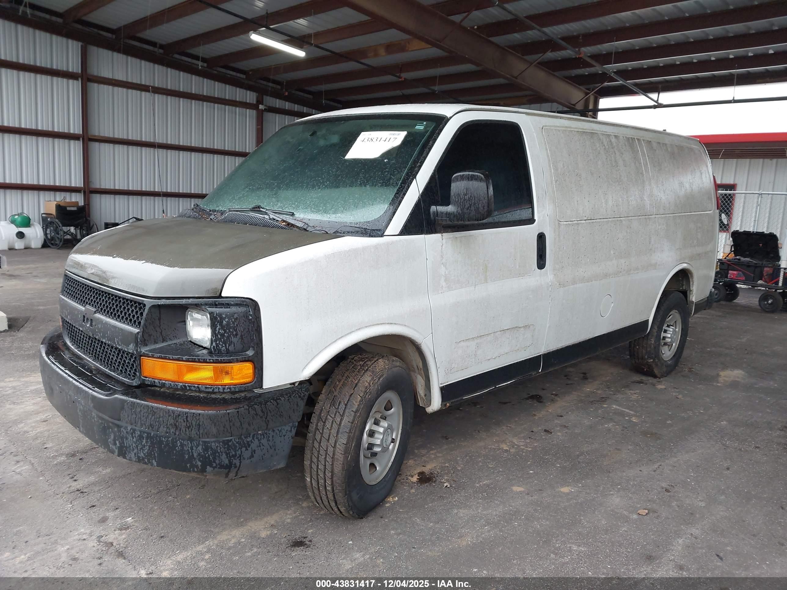CHEVROLET EXPRESS image 2