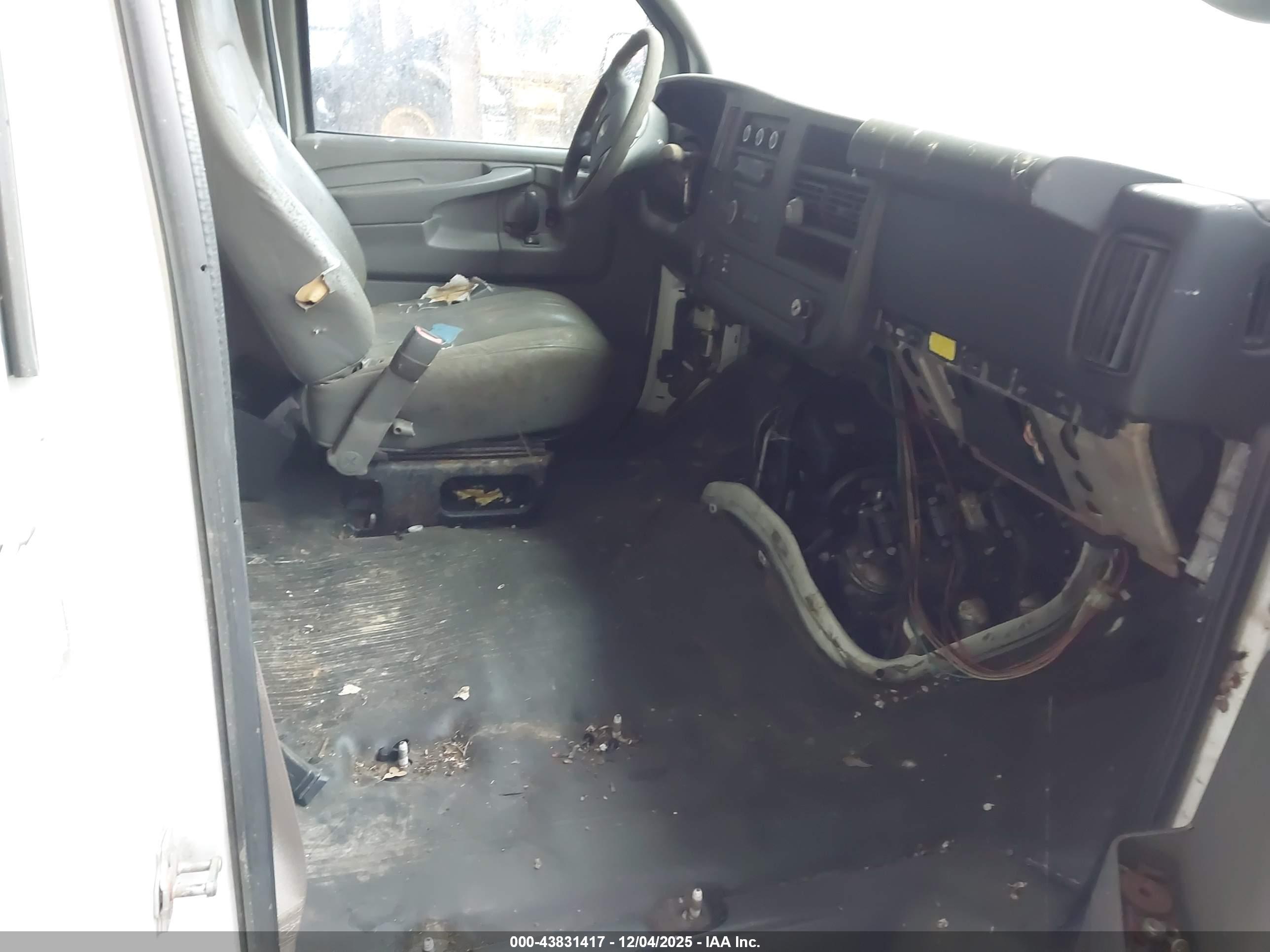 CHEVROLET EXPRESS image 5