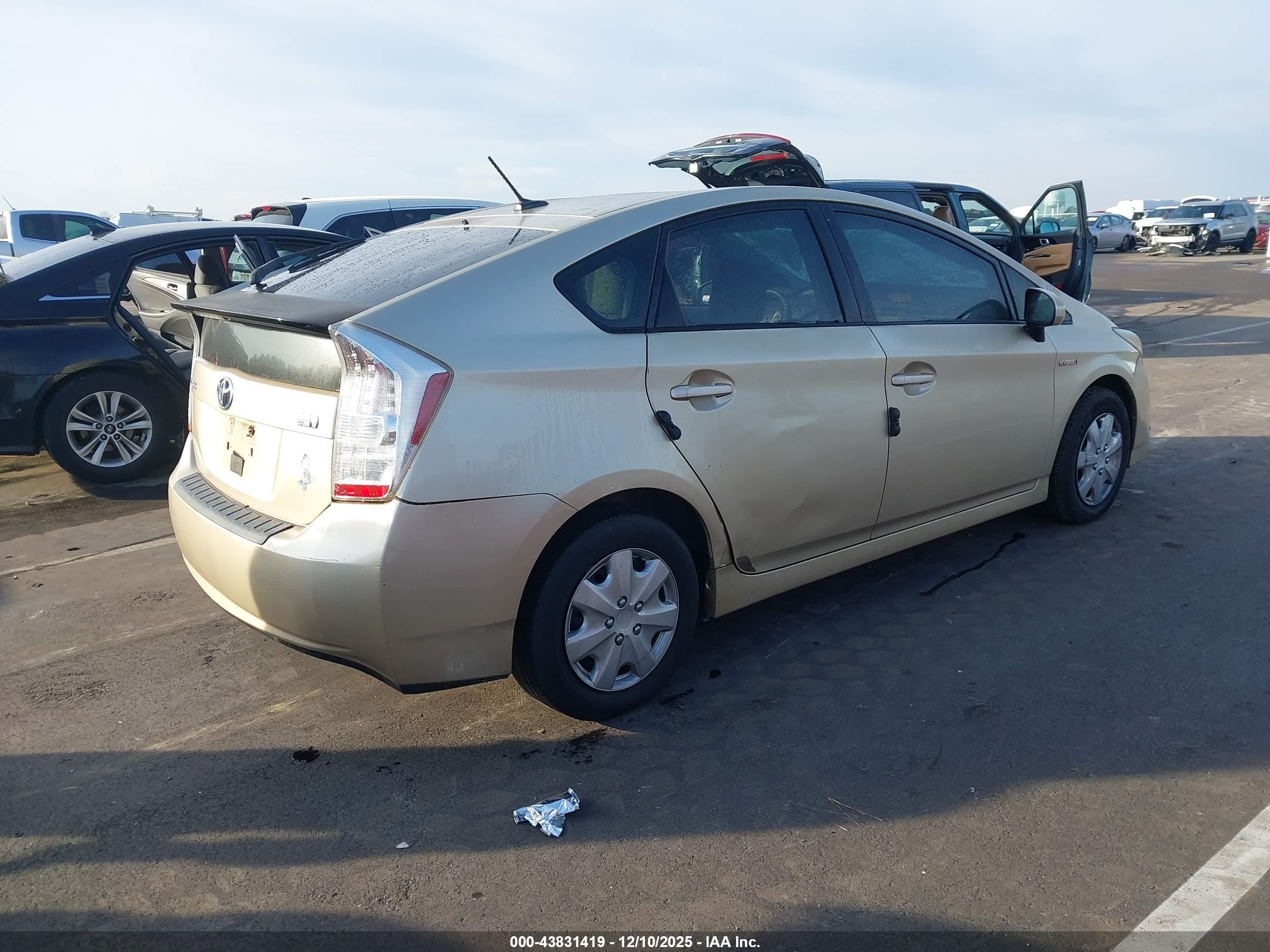 TOYOTA PRIUS image 4