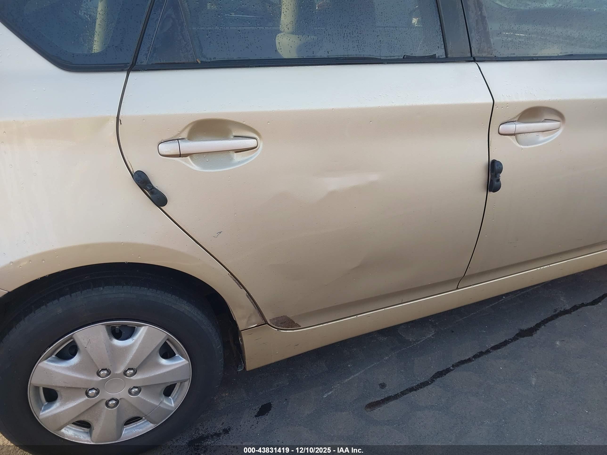 TOYOTA PRIUS image 6