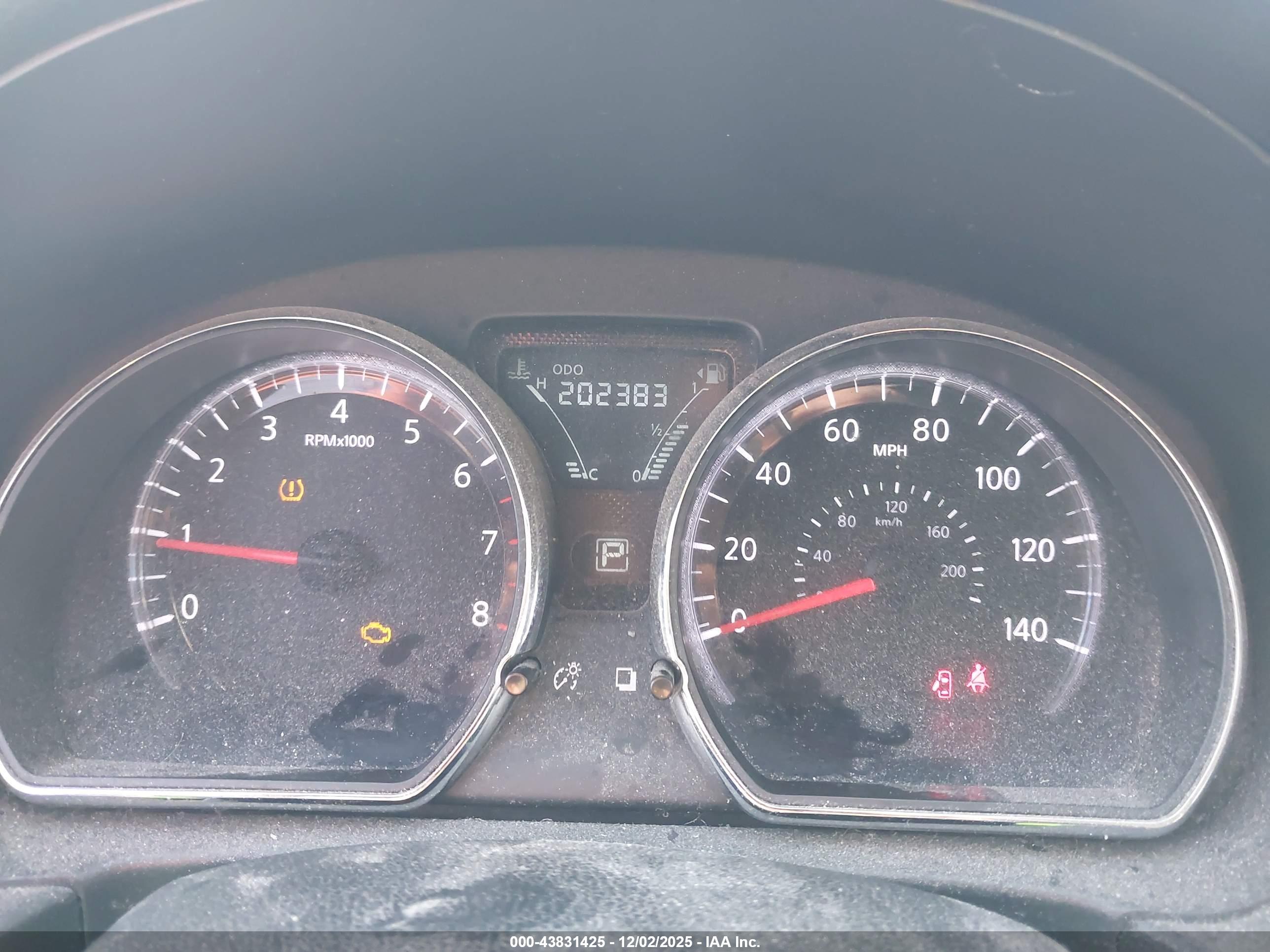 NISSAN VERSA image 7
