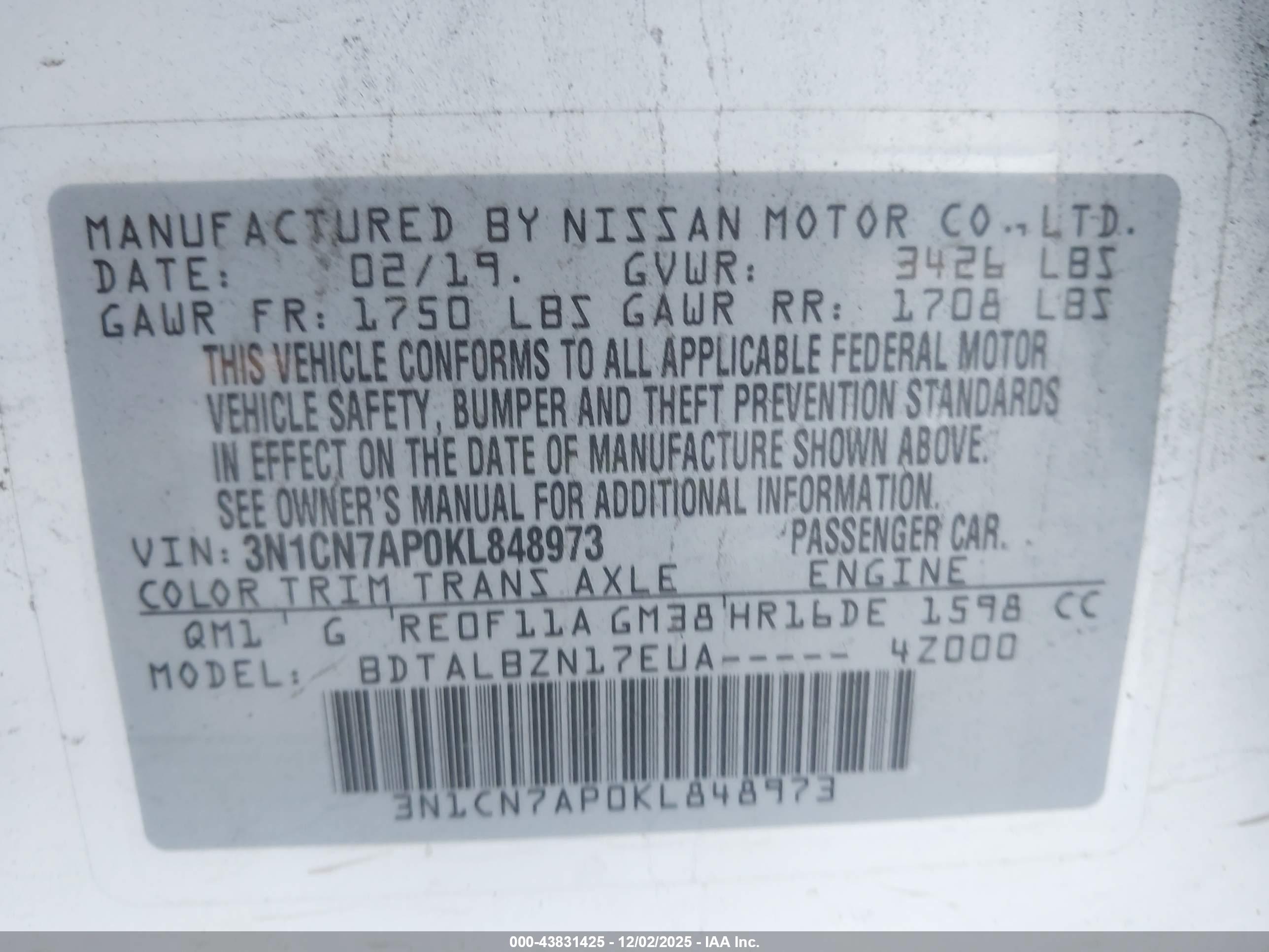 NISSAN VERSA image 9