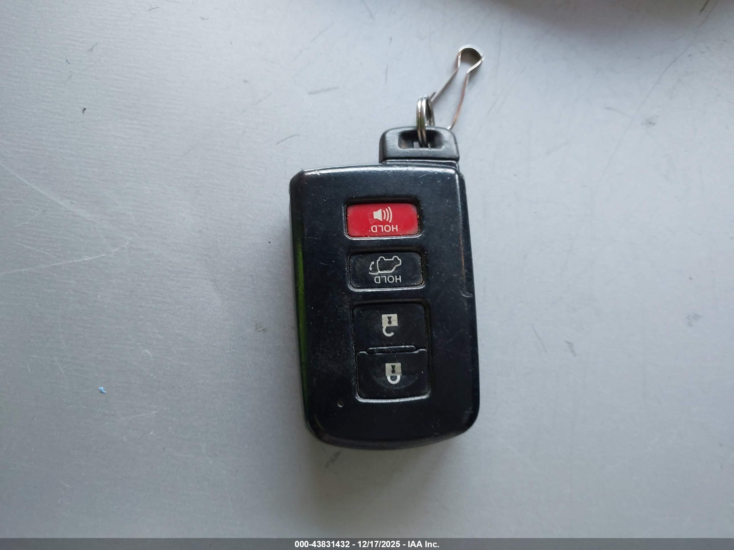 TOYOTA RAV4 image 11
