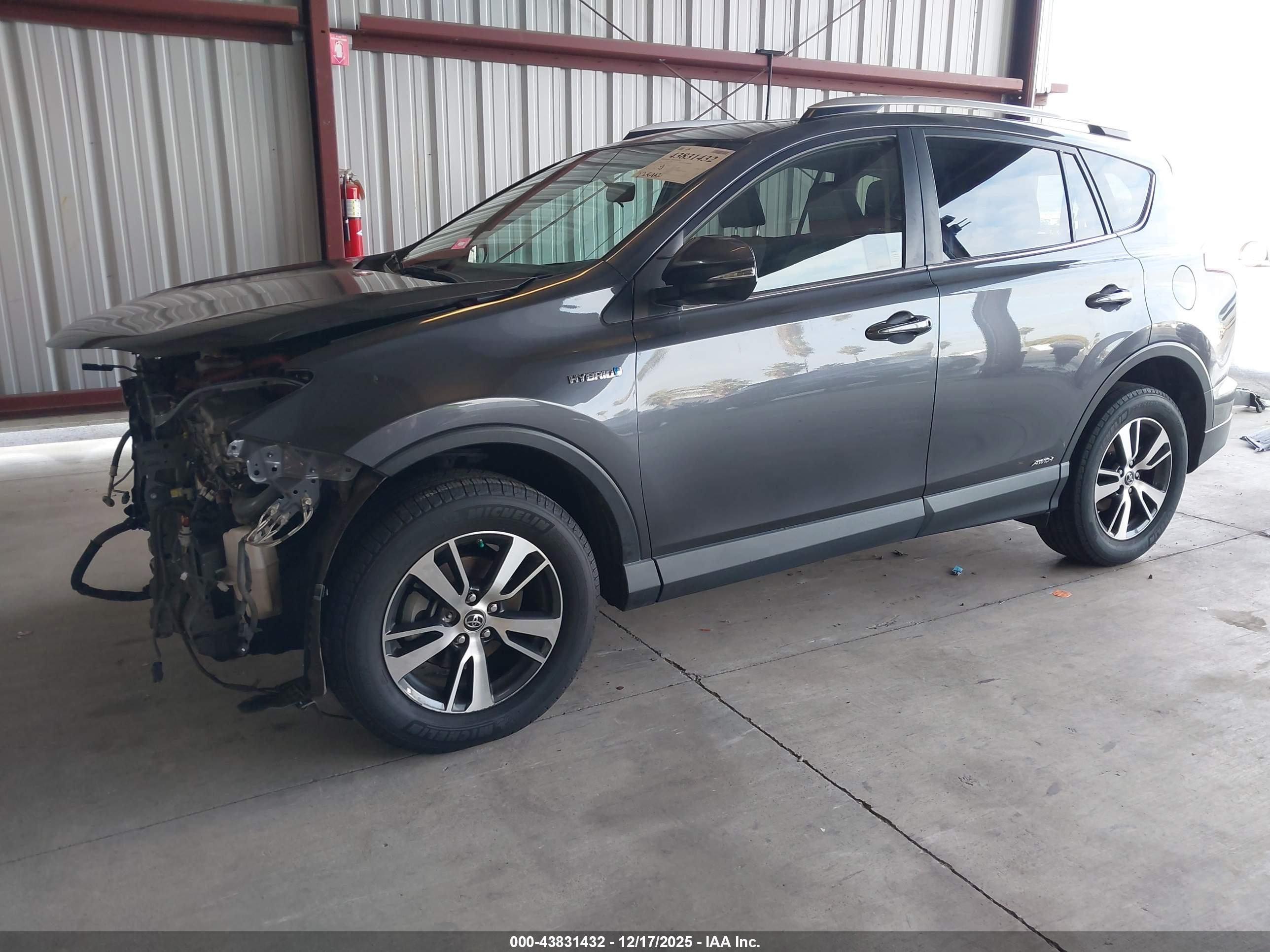 TOYOTA RAV4 image 2