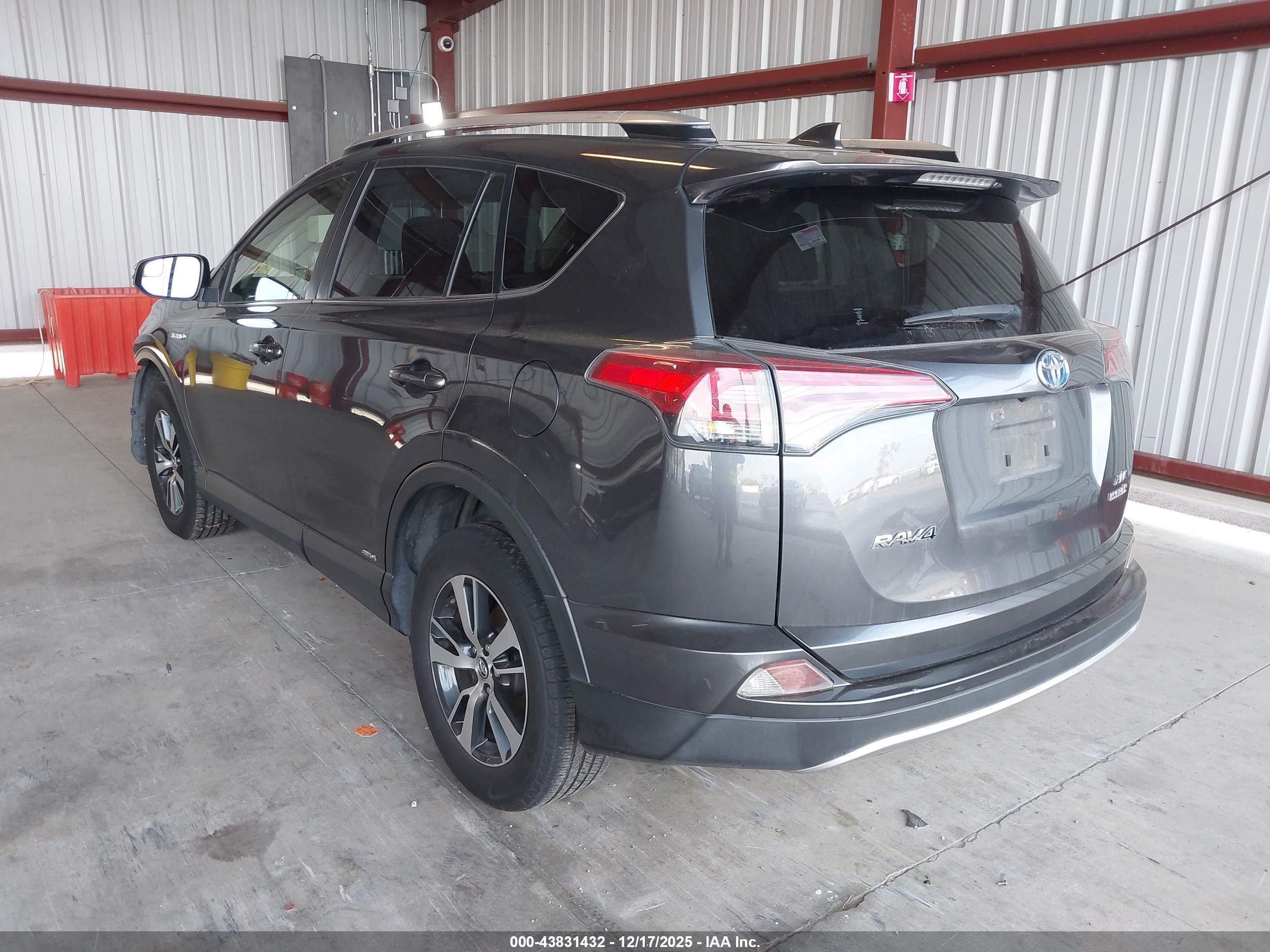 TOYOTA RAV4 image 3