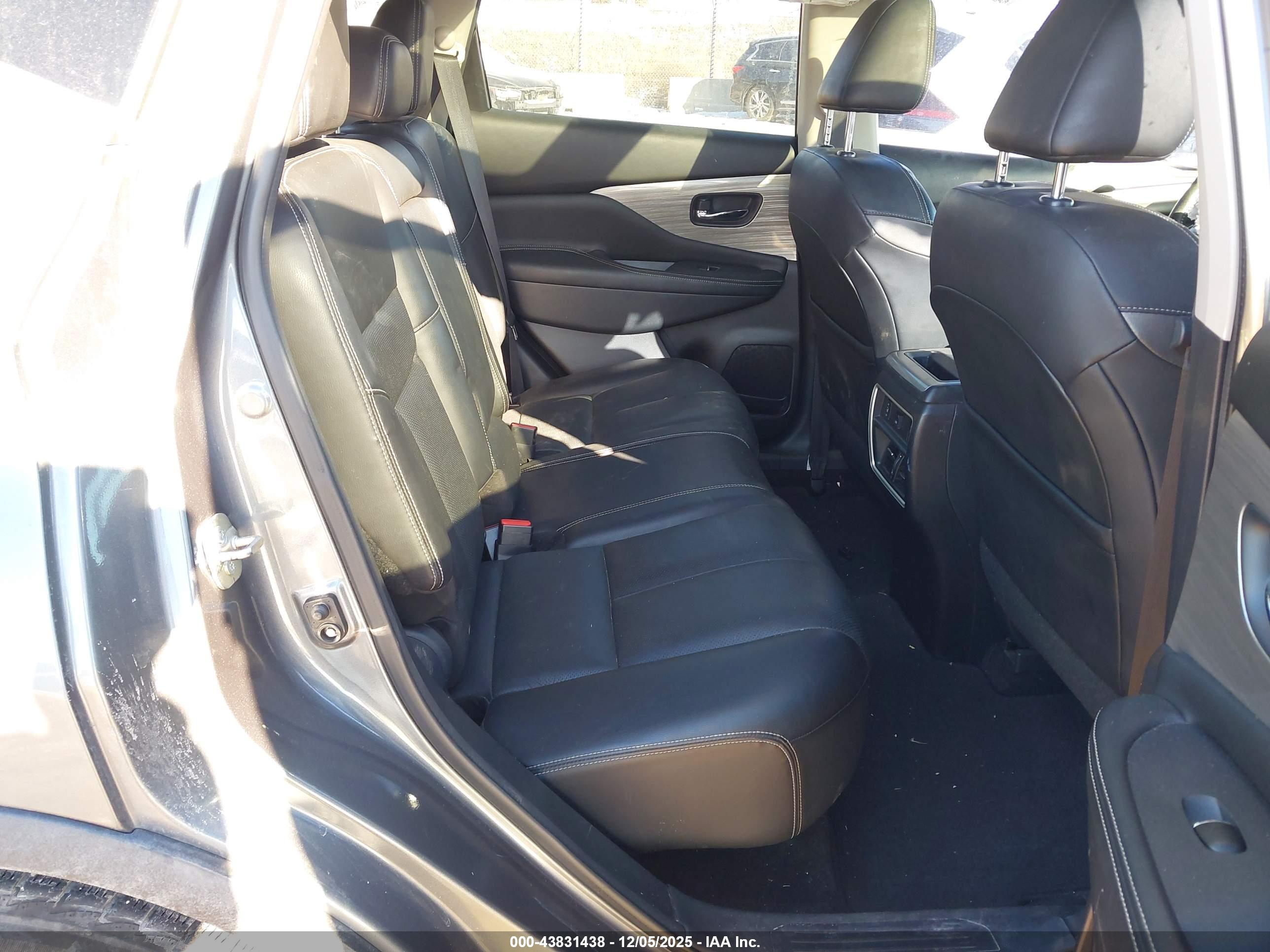 NISSAN MURANO image 8