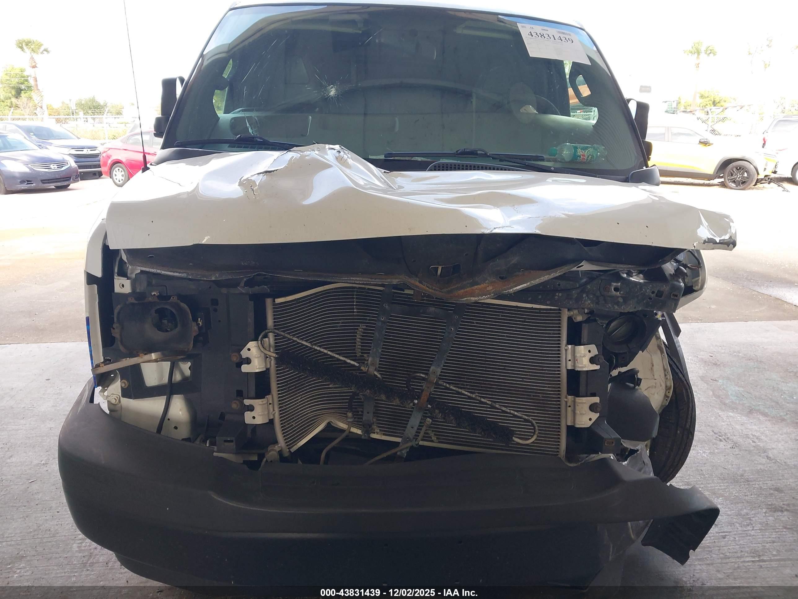 CHEVROLET EXPRESS image 6